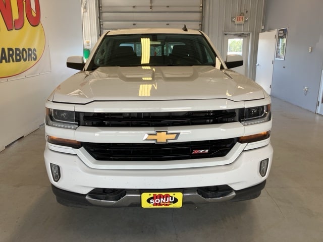Used 2018 Chevrolet Silverado 1500 LT Z71 with VIN 3GCUKREC5JG586176 for sale in Two Harbors, Minnesota