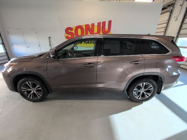 Used 2018 Toyota Highlander LE Plus with VIN 5TDBZRFH4JS830205 for sale in Two Harbors, Minnesota
