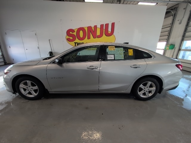 Used 2022 Chevrolet Malibu 1FL with VIN 1G1ZC5ST0NF151243 for sale in Two Harbors, Minnesota