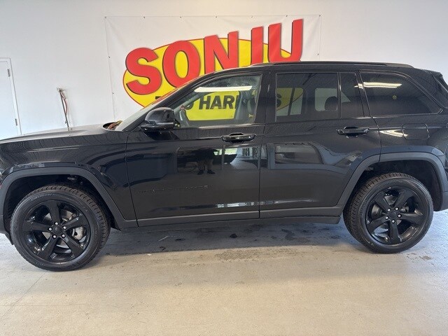 Used 2023 Jeep Grand Cherokee Limited with VIN 1C4RJHBG4PC538383 for sale in Two Harbors, Minnesota