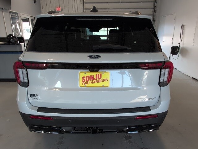 2026 Ford Explorer ST-Line photo 3