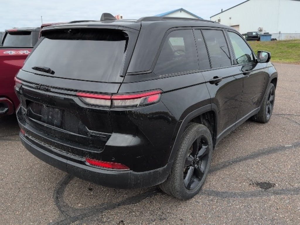 Used 2023 Jeep Grand Cherokee Limited SUV