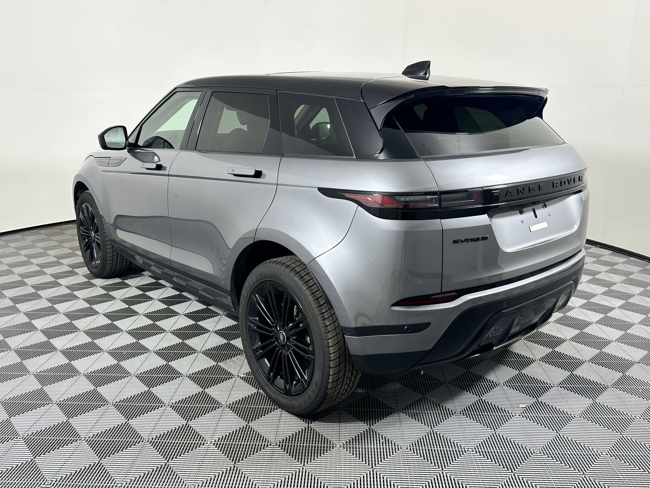 2025 Land Rover Range Rover Evoque S photo 3