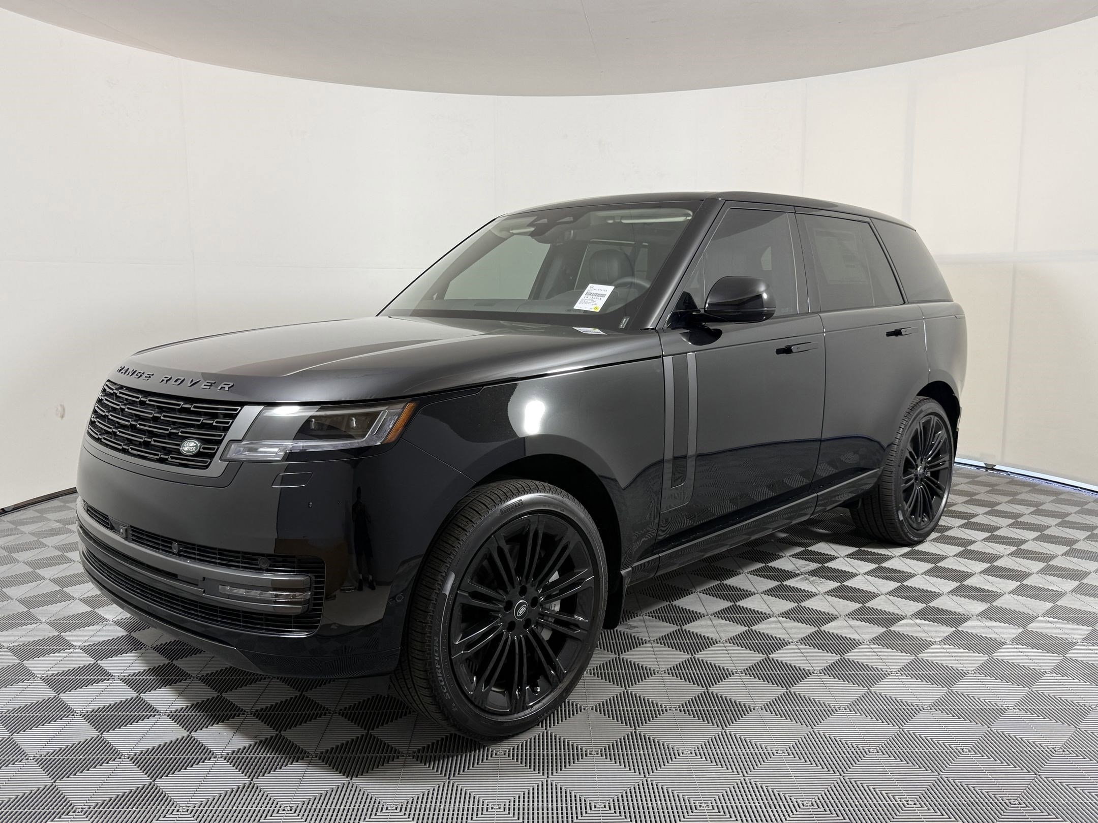2025 Land Rover Range Rover SE's photo