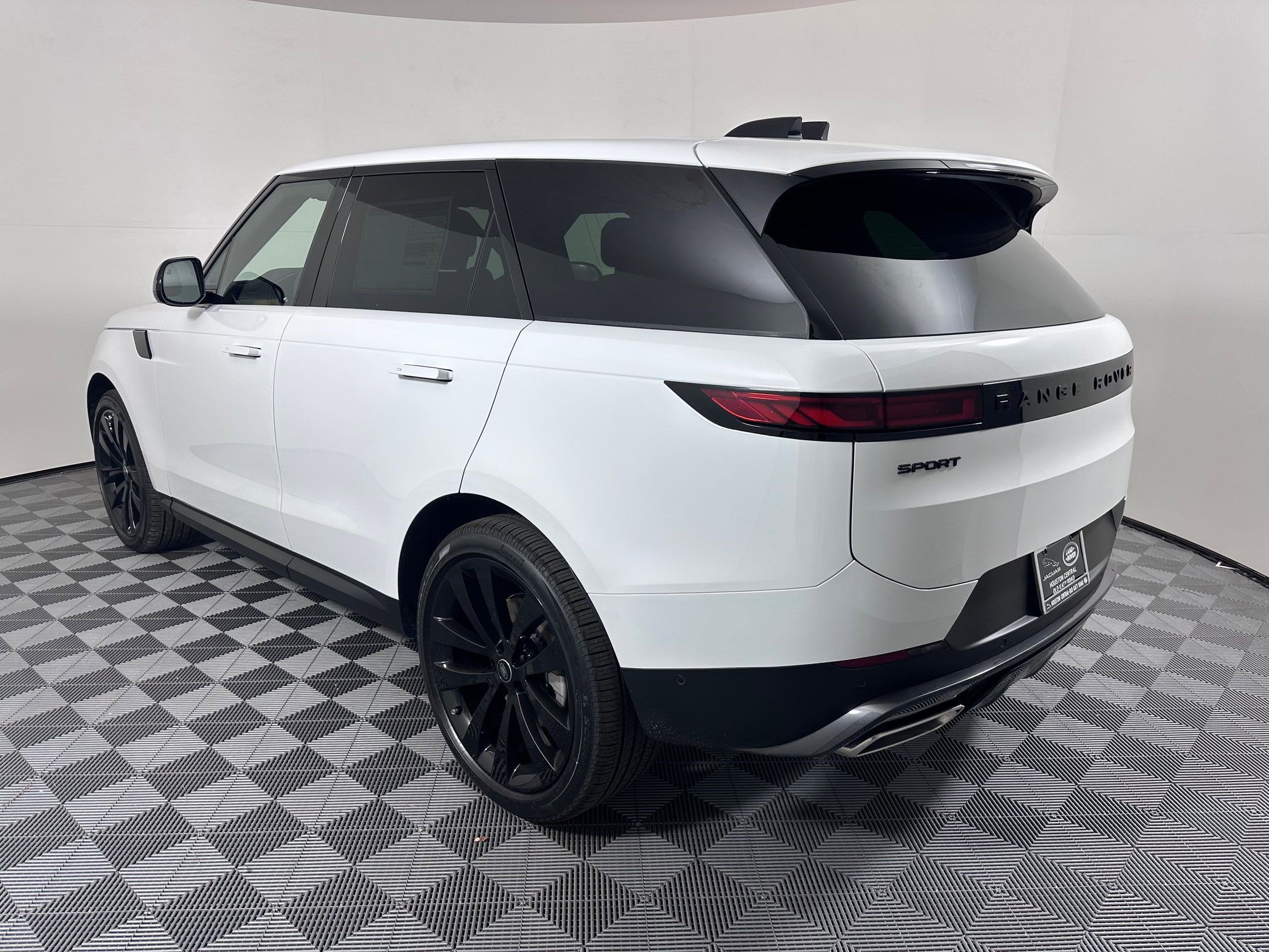 2025 Land Rover Range Rover Sport SE photo 2