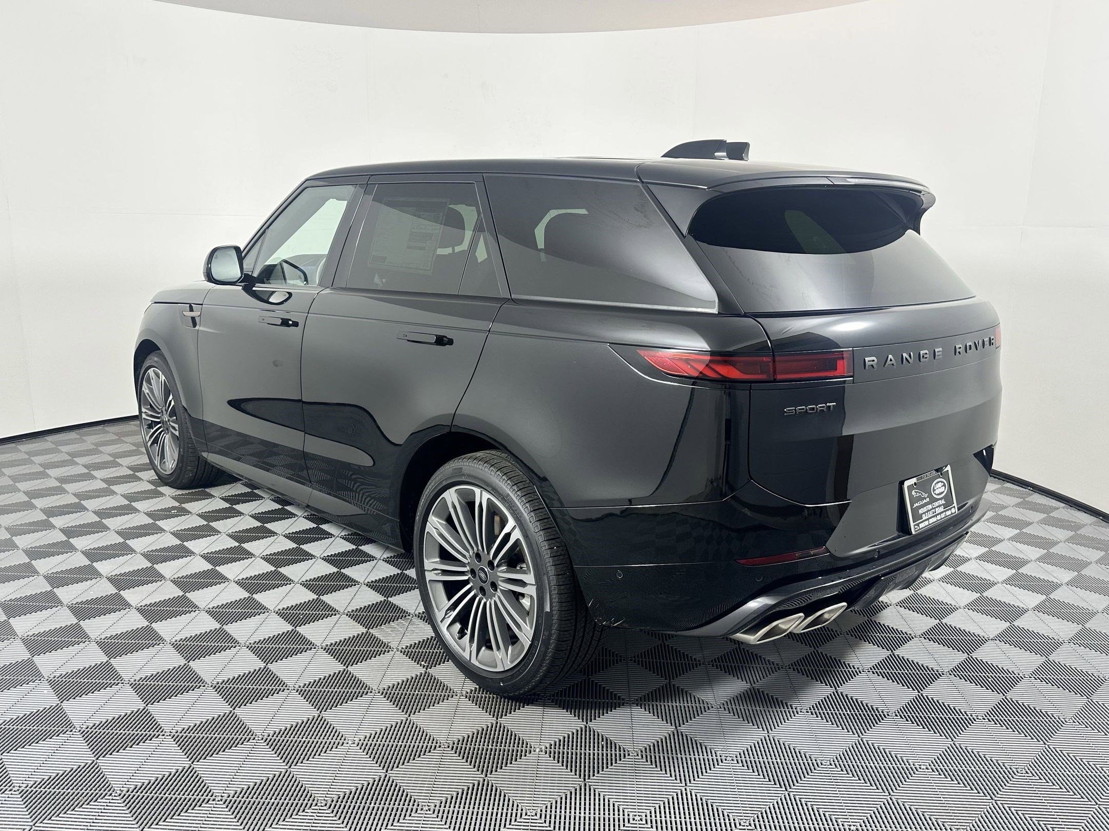 2025 Land Rover Range Rover Sport SE photo 2