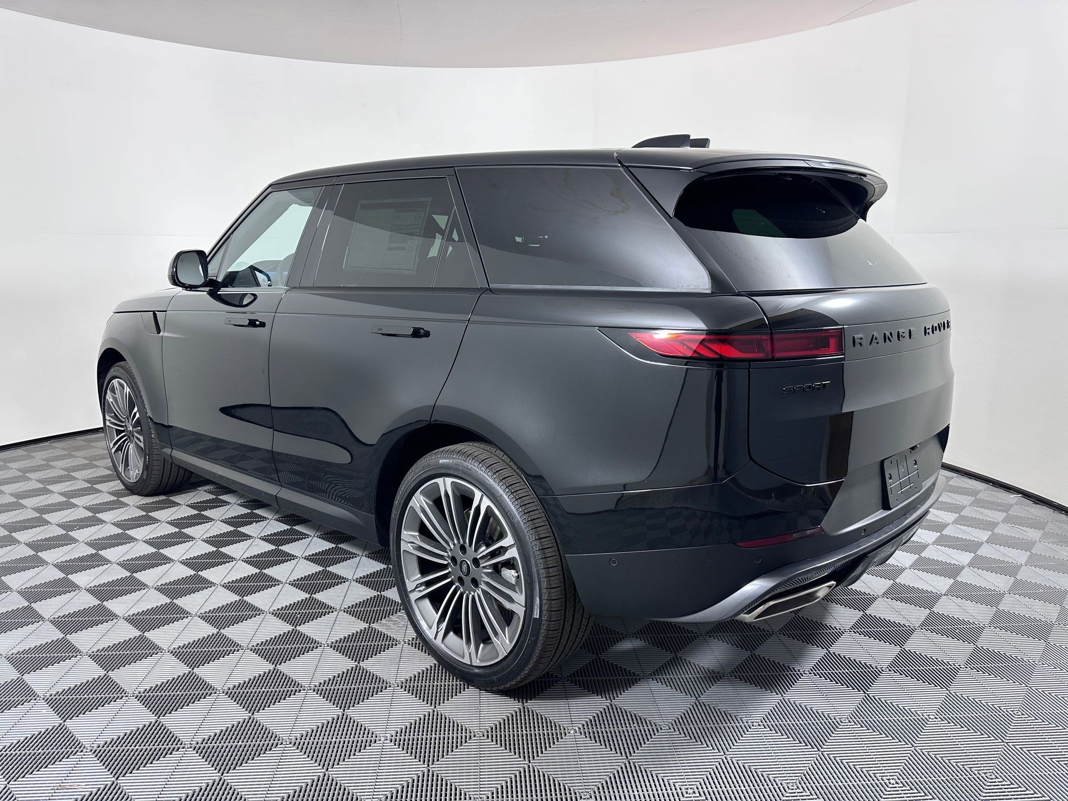 2025 Land Rover Range Rover Sport SE photo 3