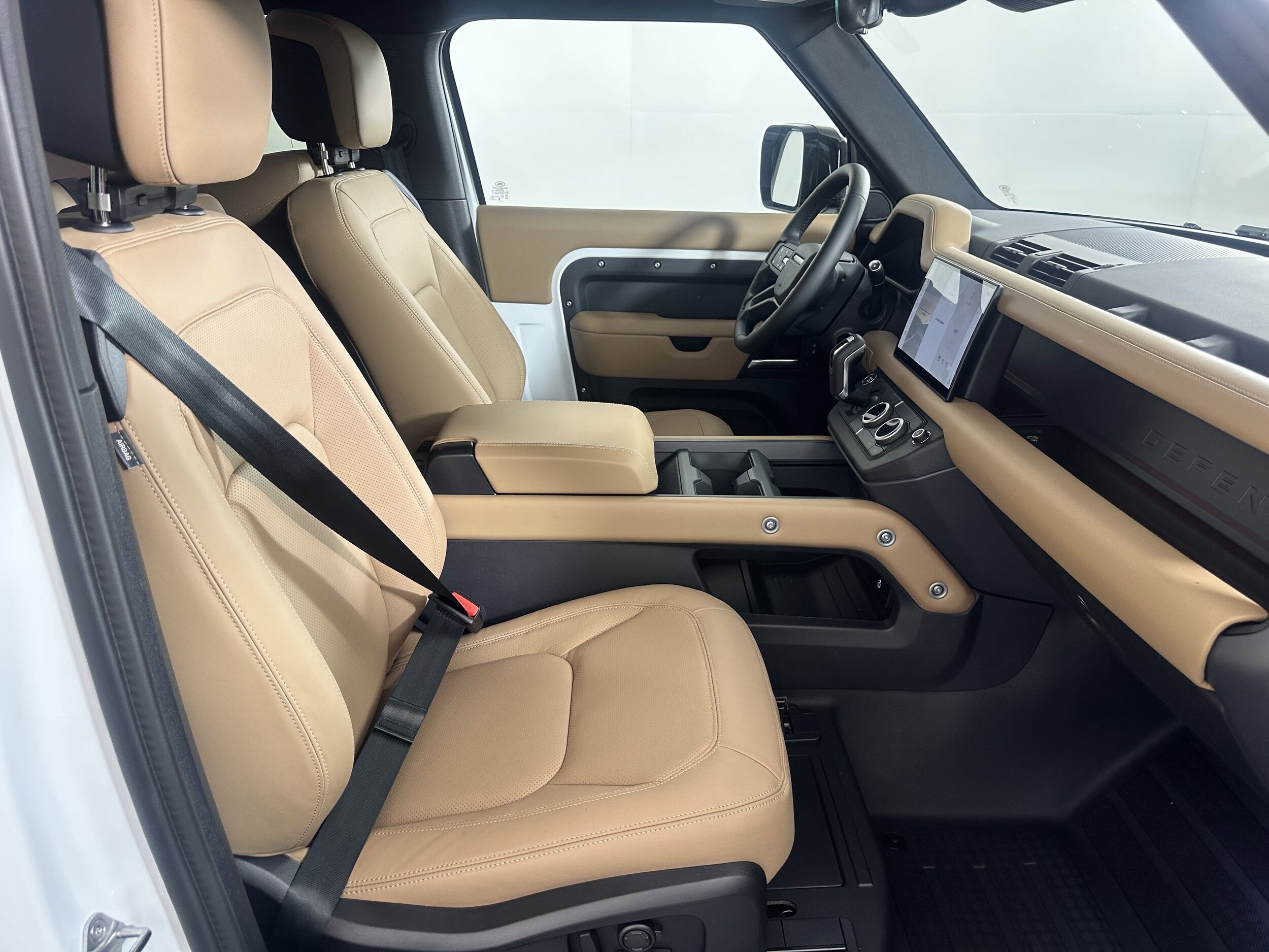 2025 Land Rover Defender X-Dynamic SE photo 3