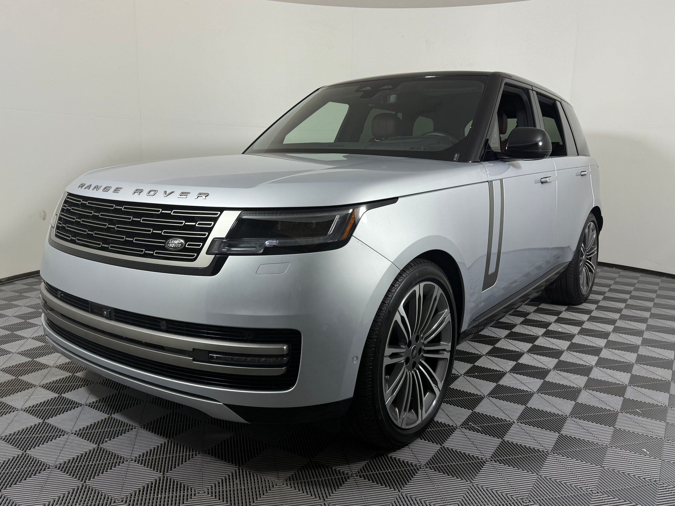 Used 2025 Land Rover Range Rover SE SUV in Houston