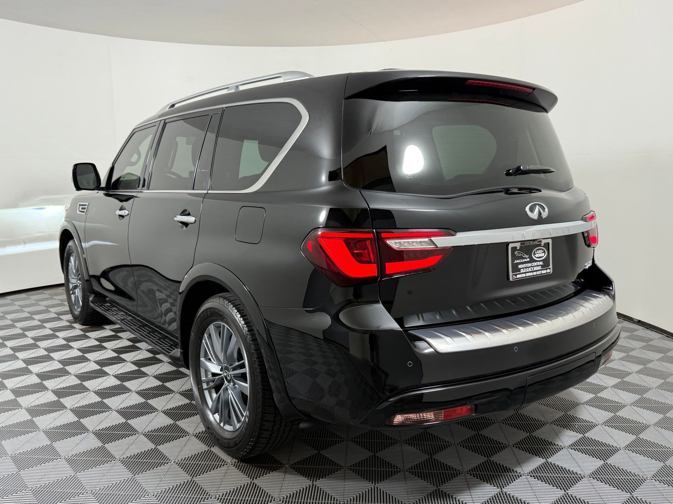 QX80 LUXE SUV