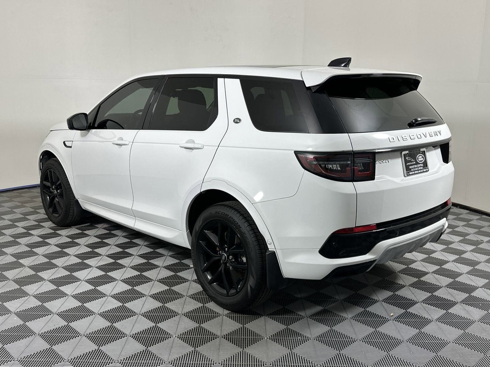 2024 Land Rover Discovery Sport S photo 2