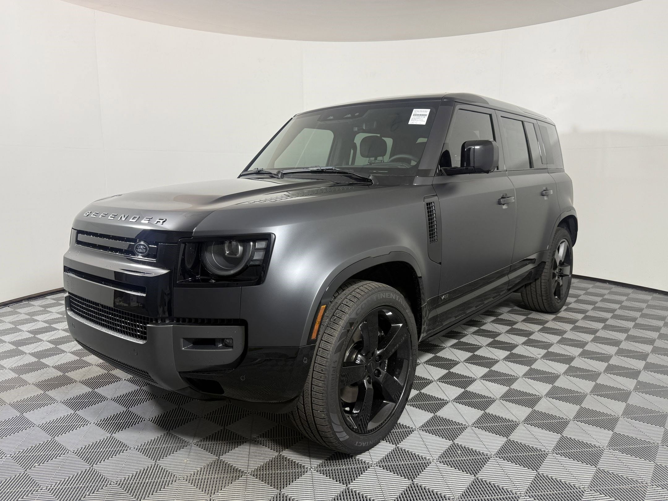 2026 Land Rover Defender V8's photo