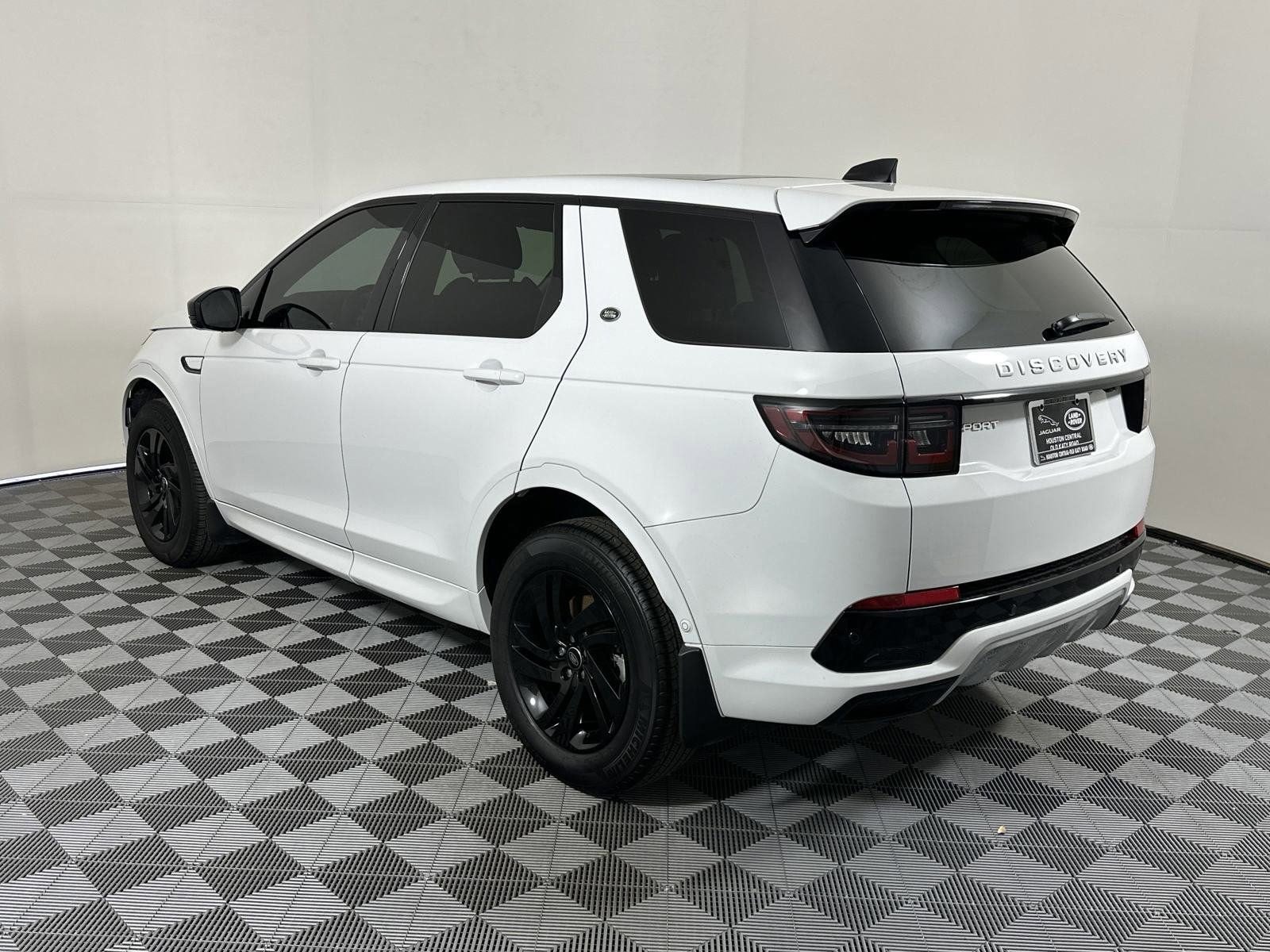 2024 Land Rover Discovery Sport S photo 2