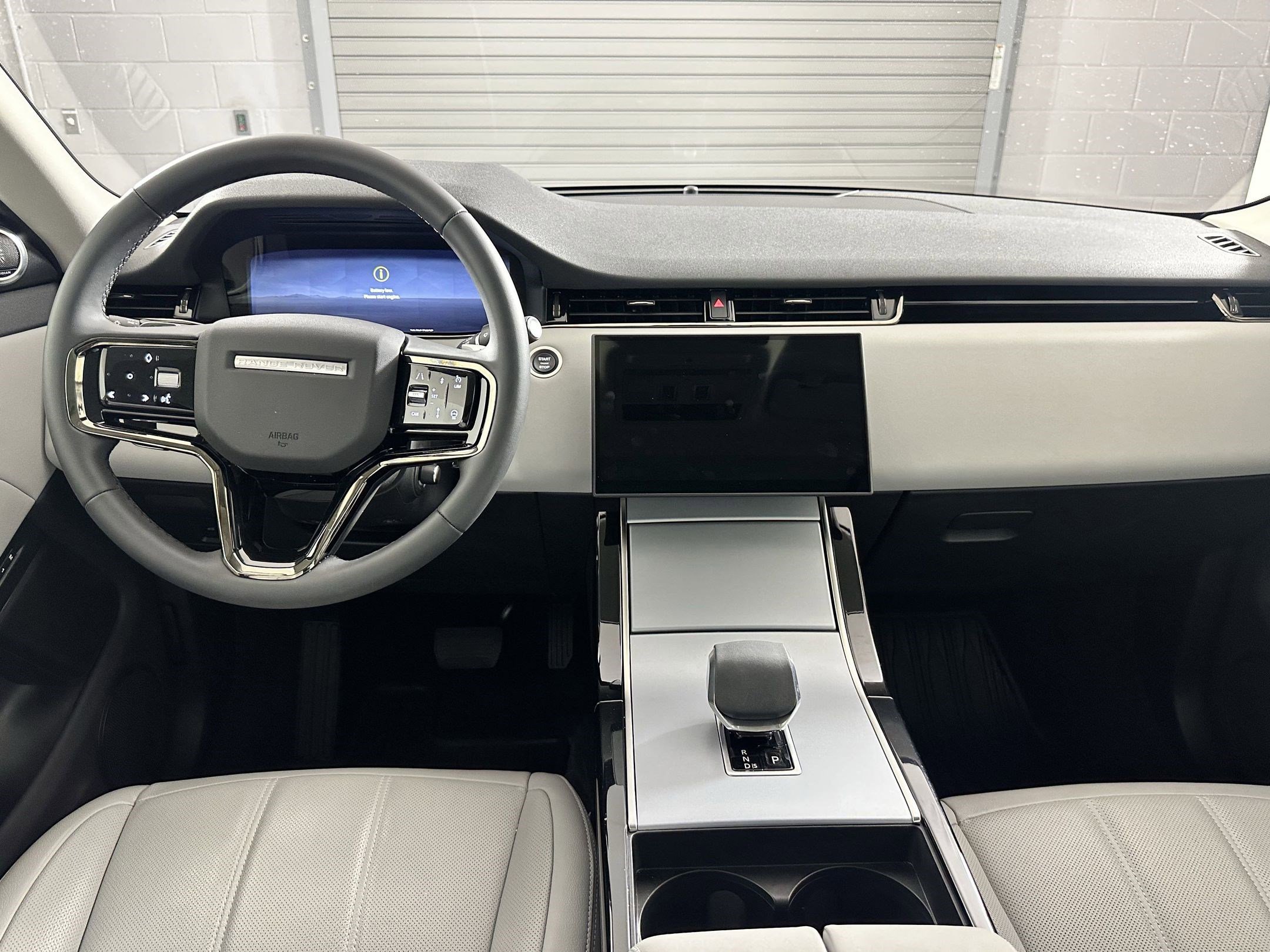 2025 Land Rover Range Rover Evoque S photo 4