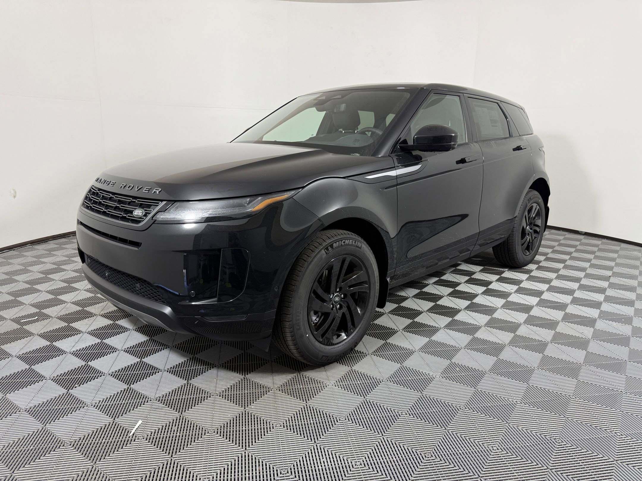 2026 Land Rover Range Rover Evoque S's photo