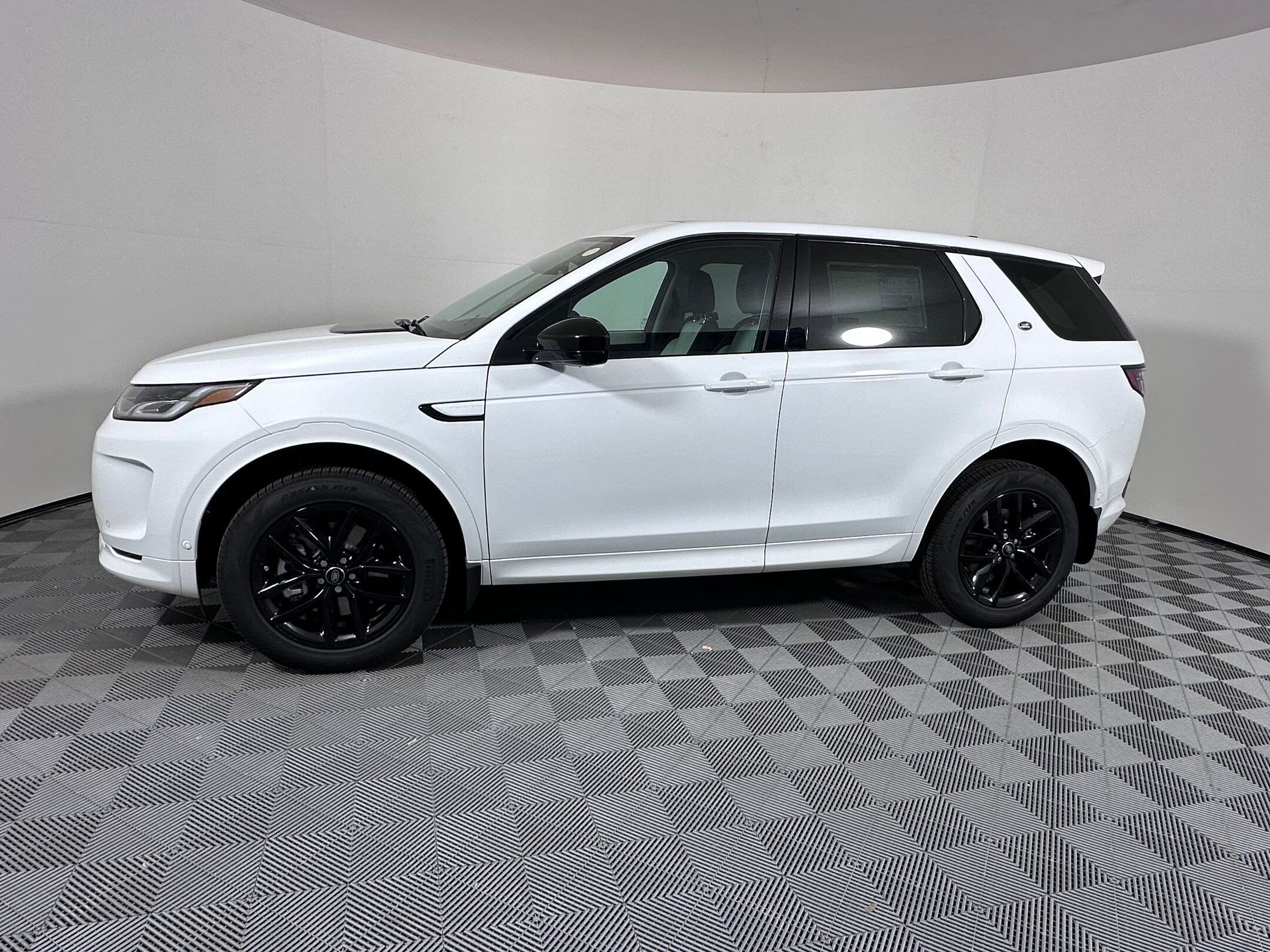 2025 Land Rover Discovery Sport S photo 2