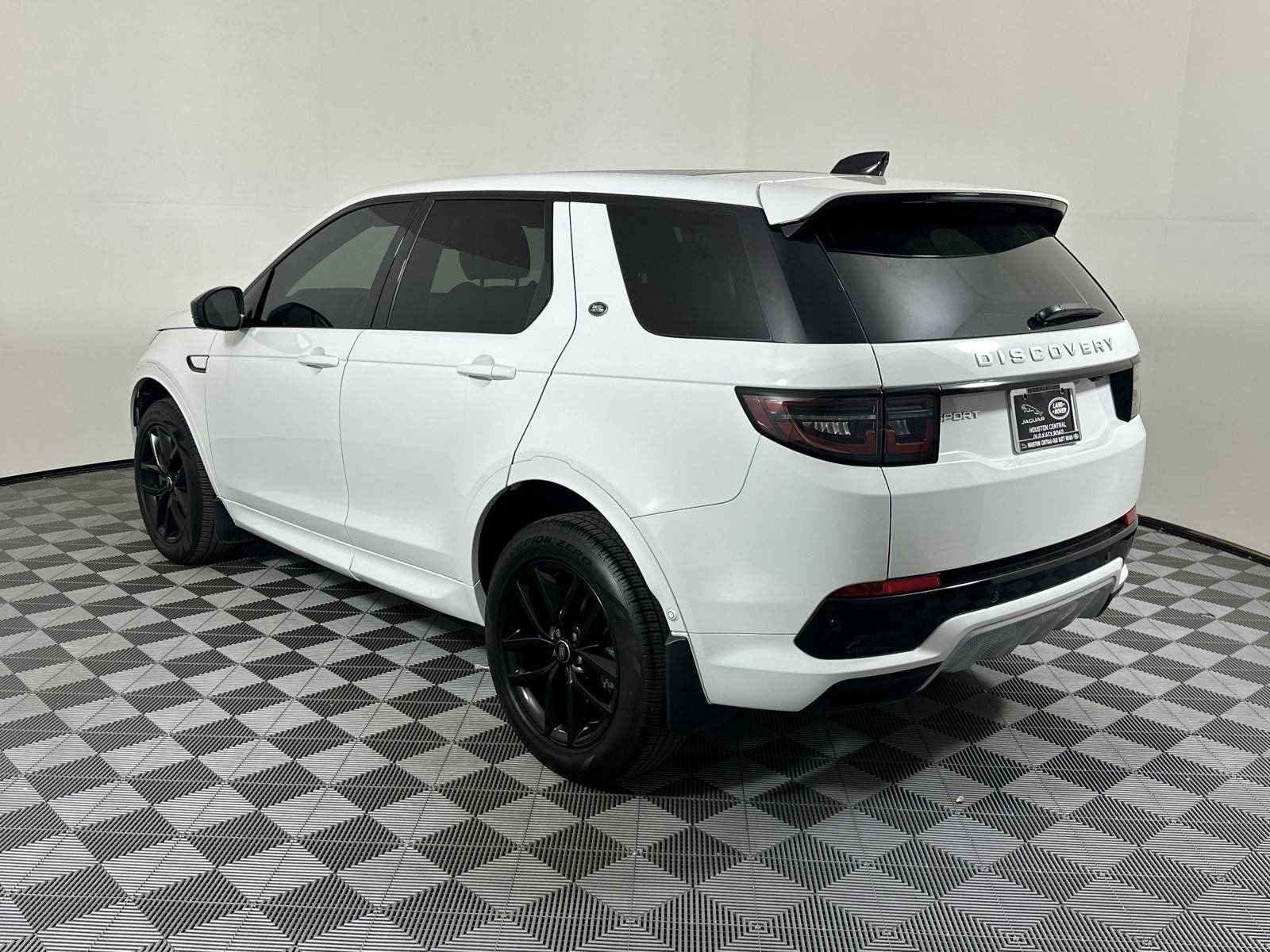 2024 Land Rover Discovery Sport S photo 2