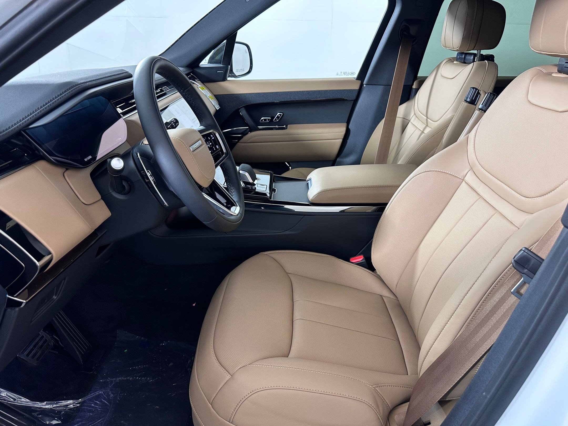 2025 Land Rover Range Rover Sport SE photo 3