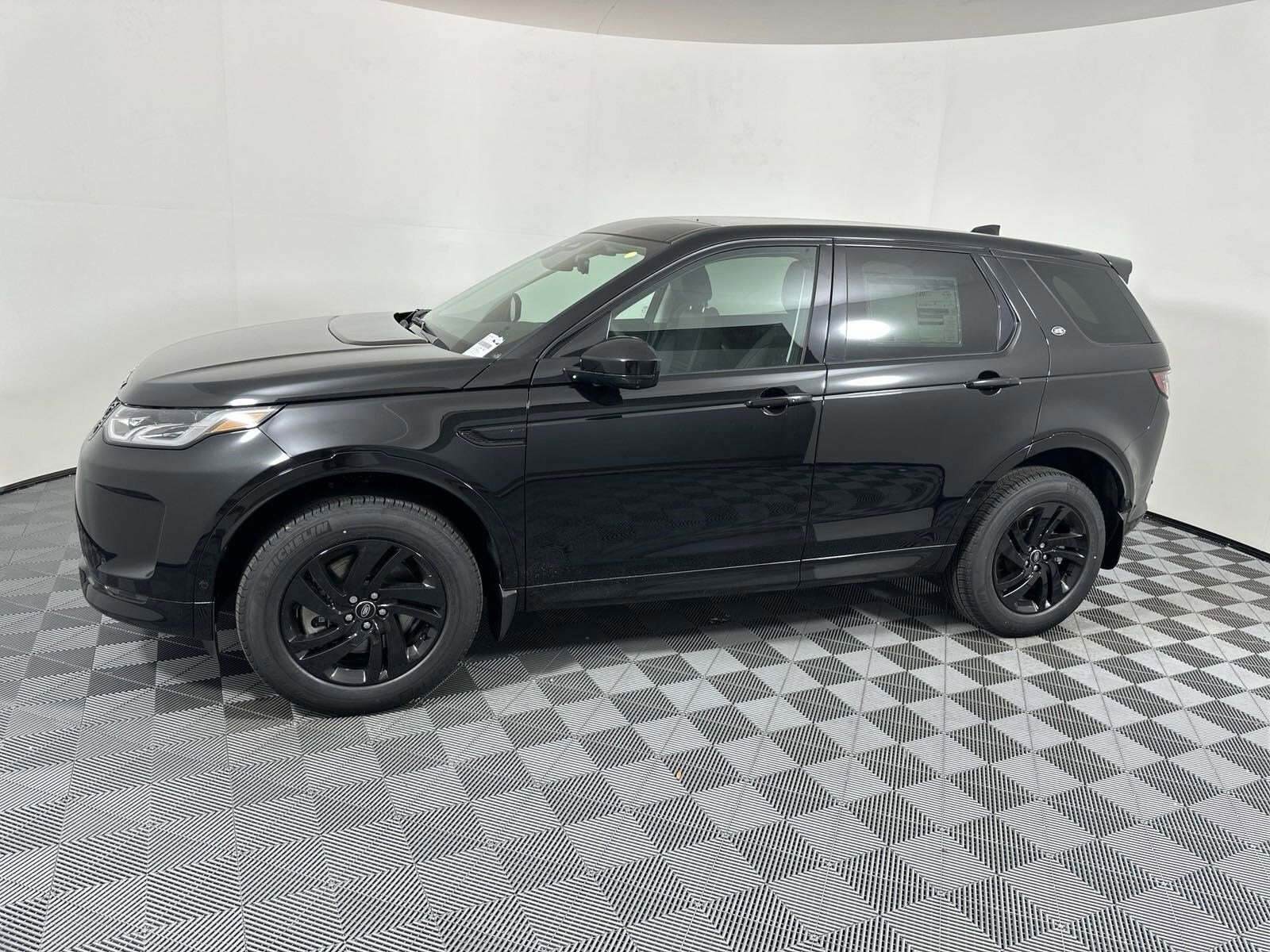 2025 Land Rover Discovery Sport S photo 2