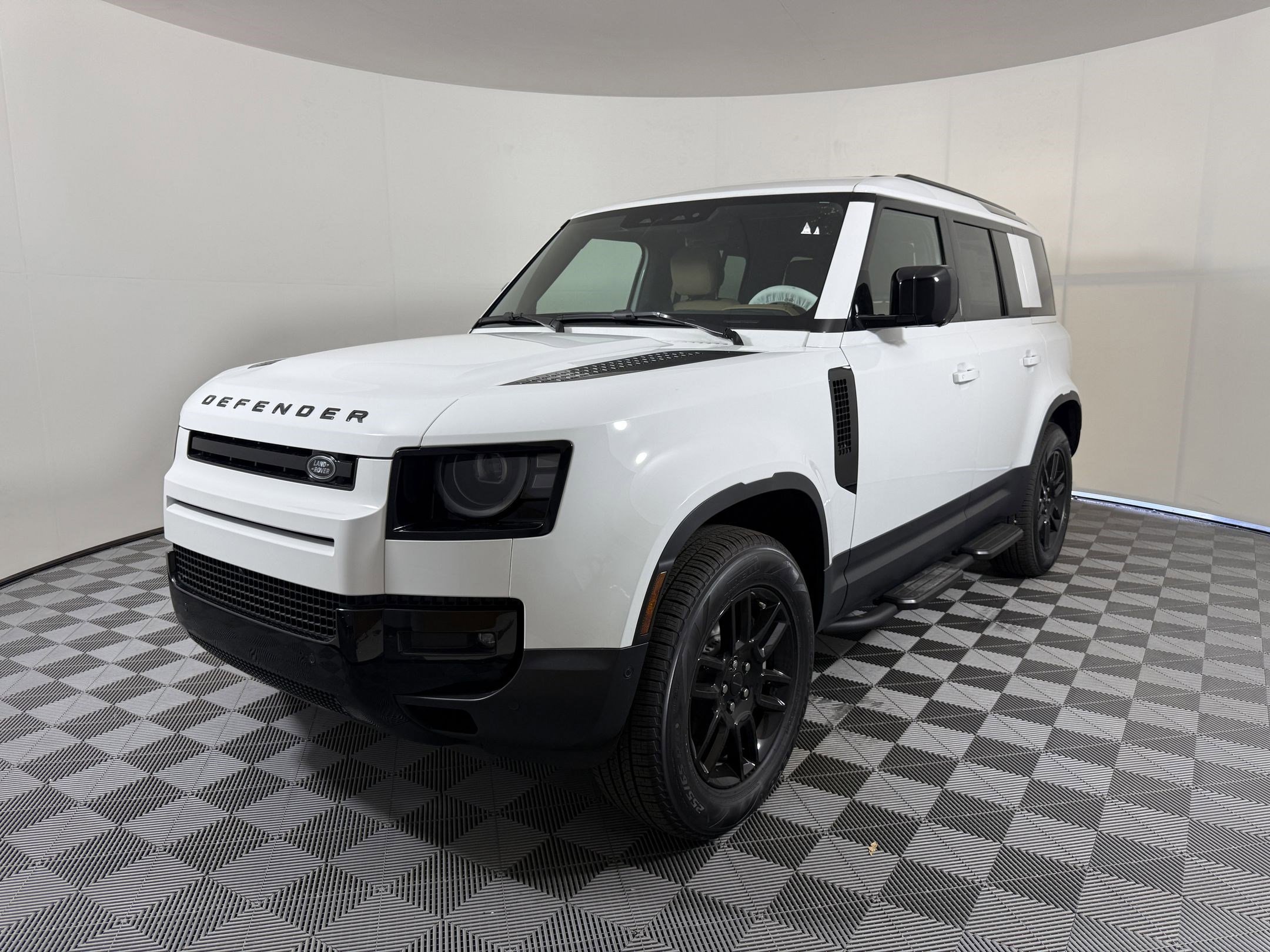 2026 Land Rover Defender S's photo