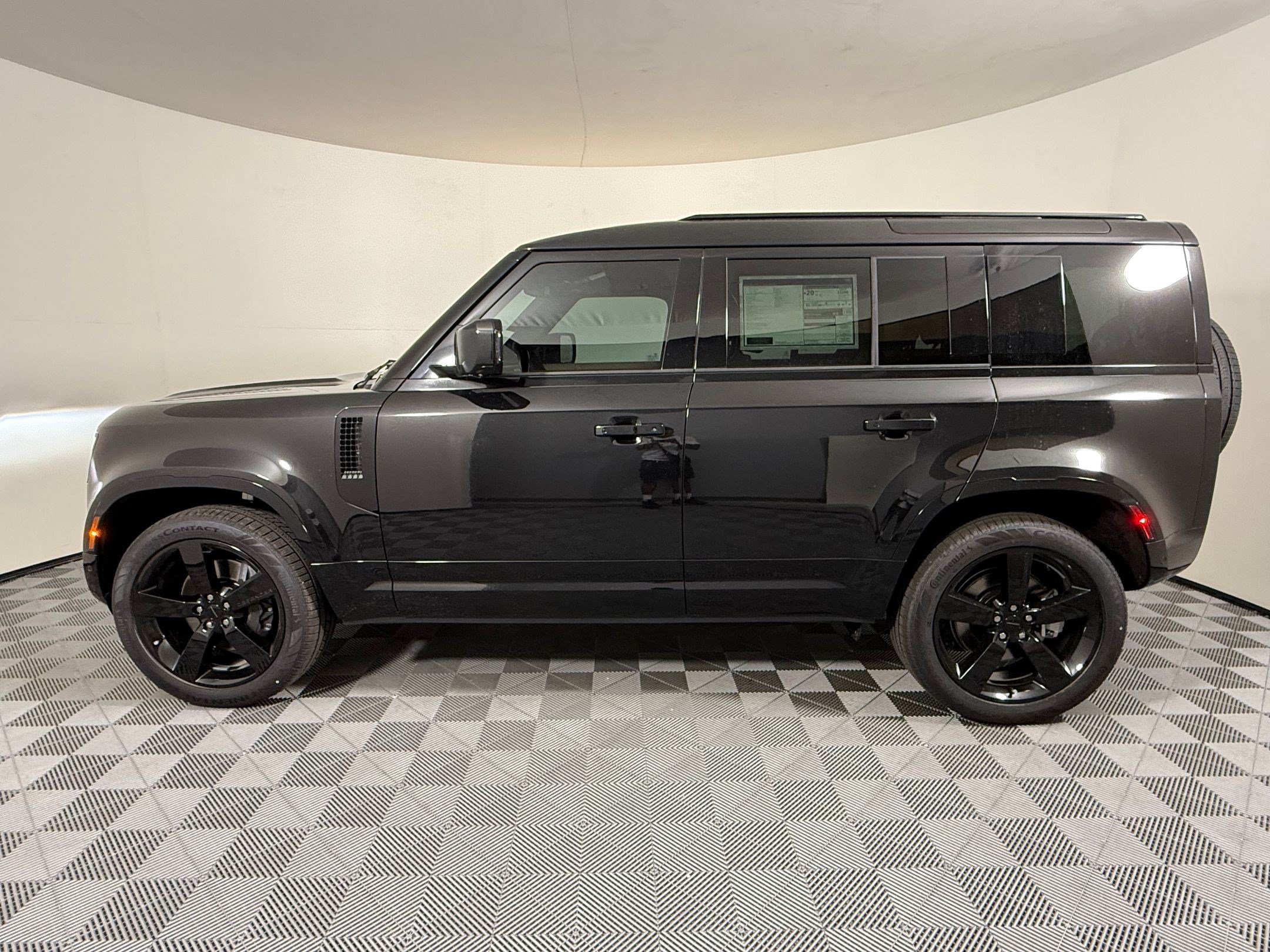 2026 Land Rover Defender 110 X-Dynamic SE SUV