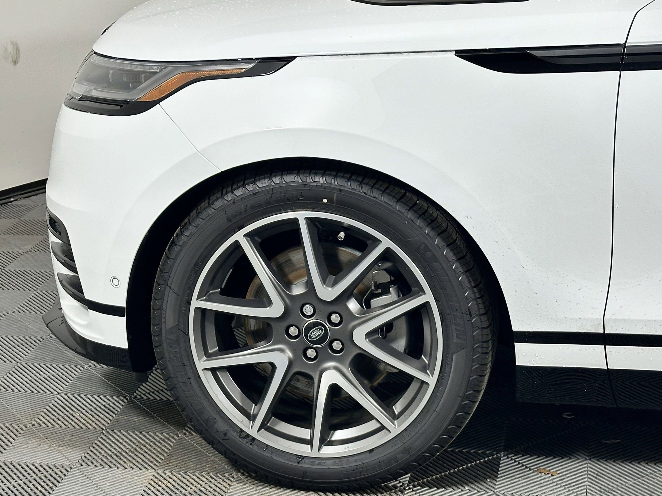 2026 Land Rover Range Rover Velar Dynamic SE - Photo 9