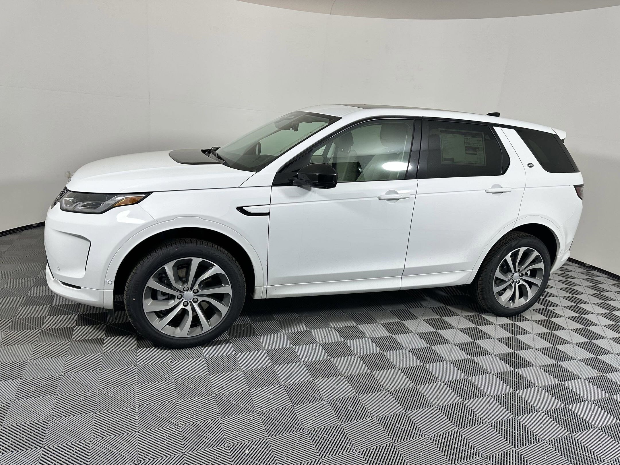 2025 Land Rover Discovery Sport S photo 2