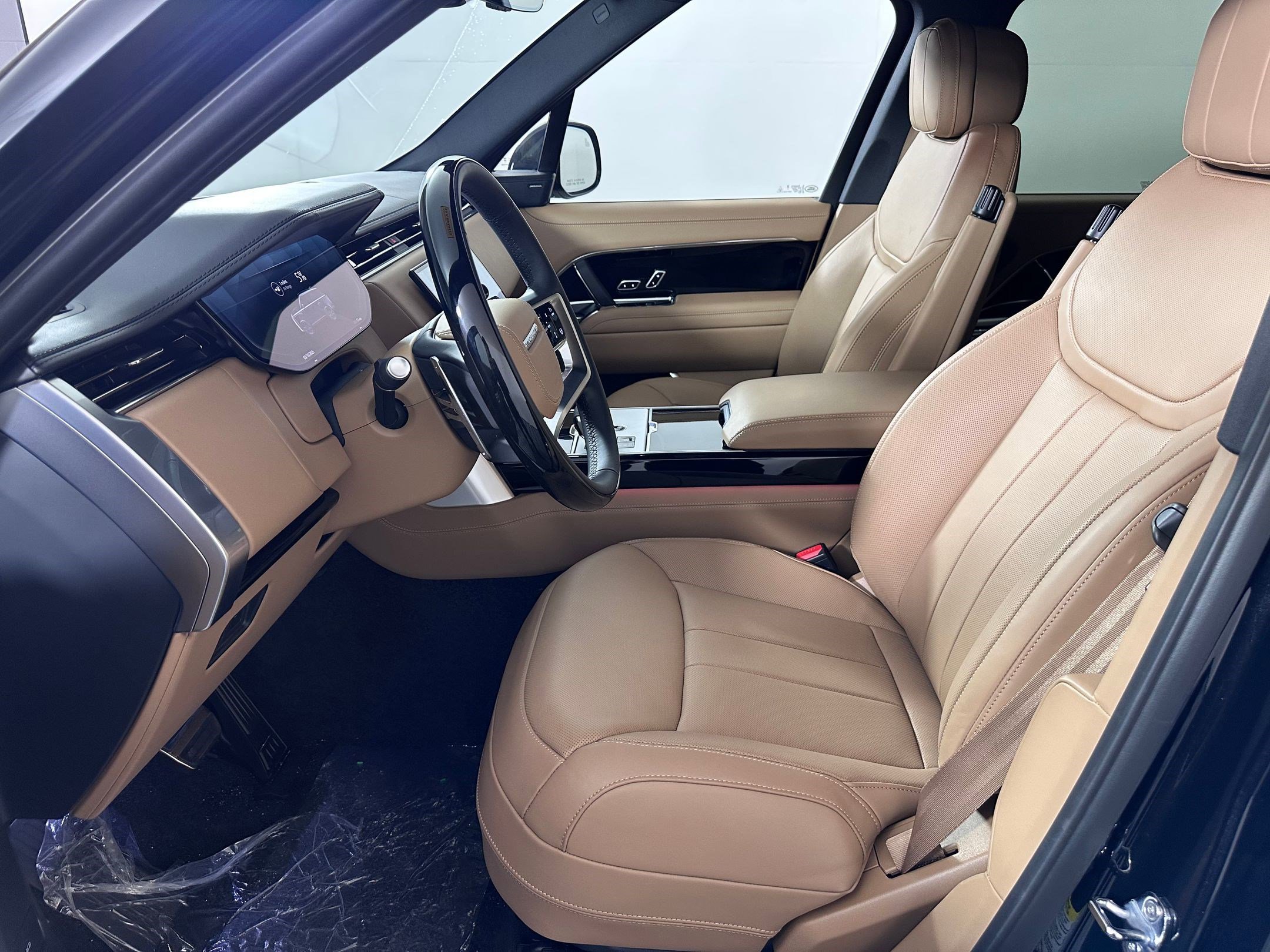 2025 Land Rover Range Rover SE photo 2