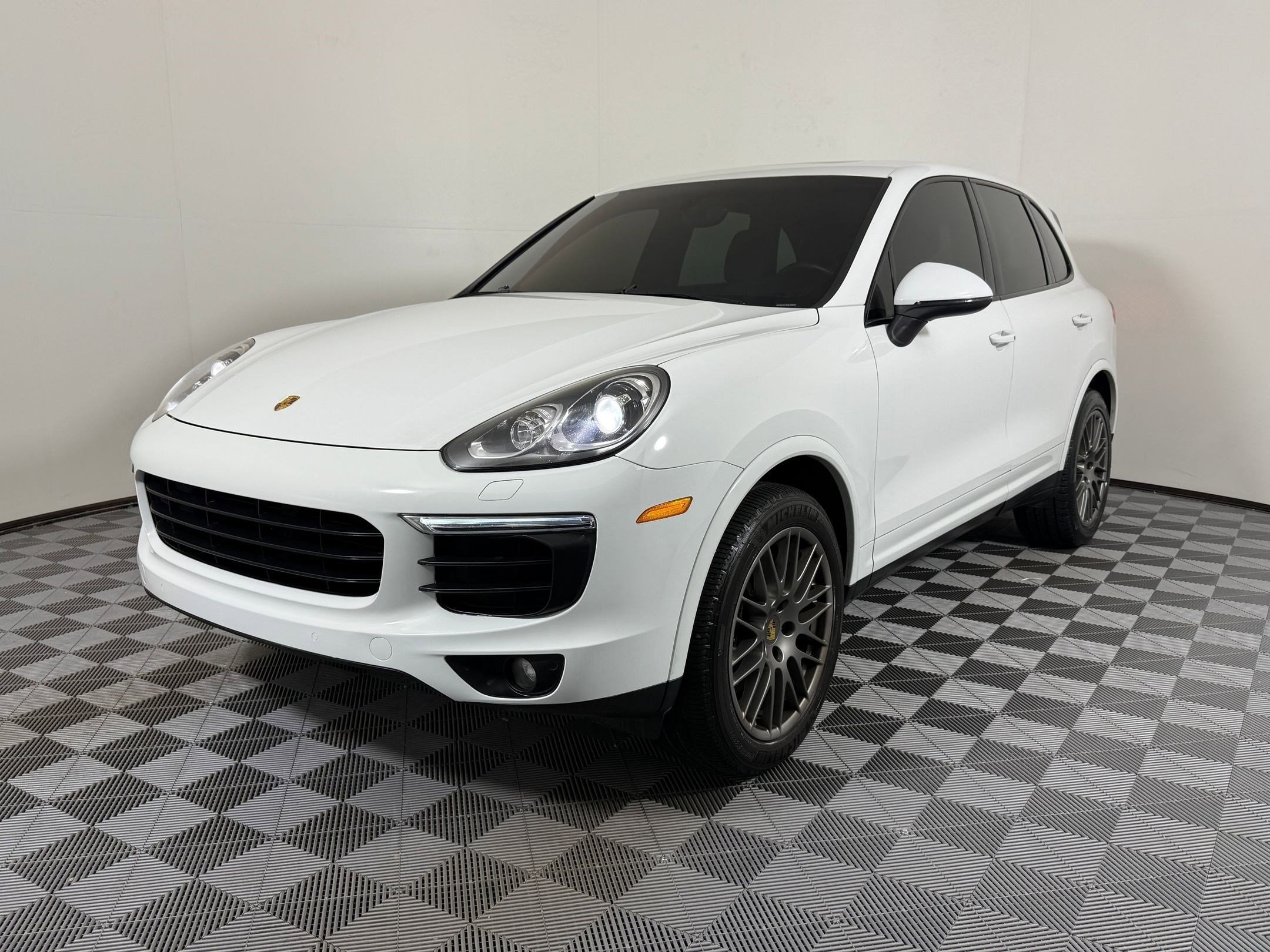 2017 Porsche Cayenne Platinum Edition's photo