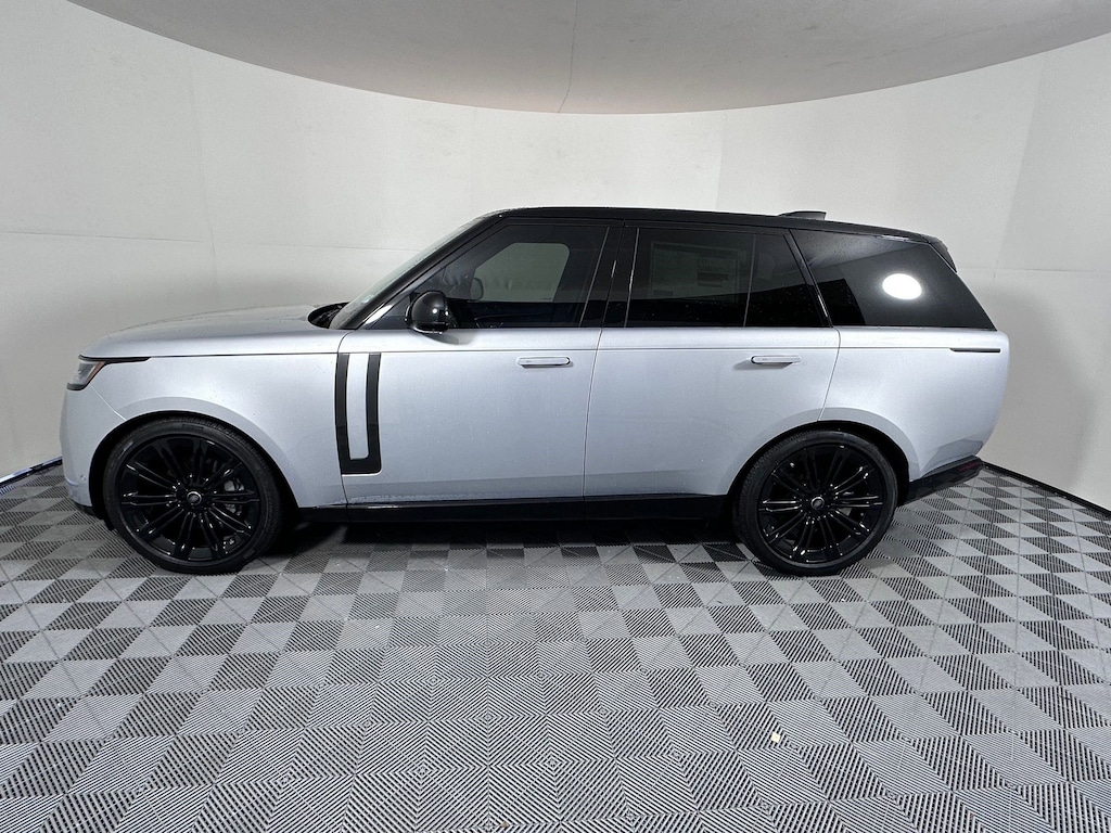New 2025 Land Rover Range Rover SE SUV