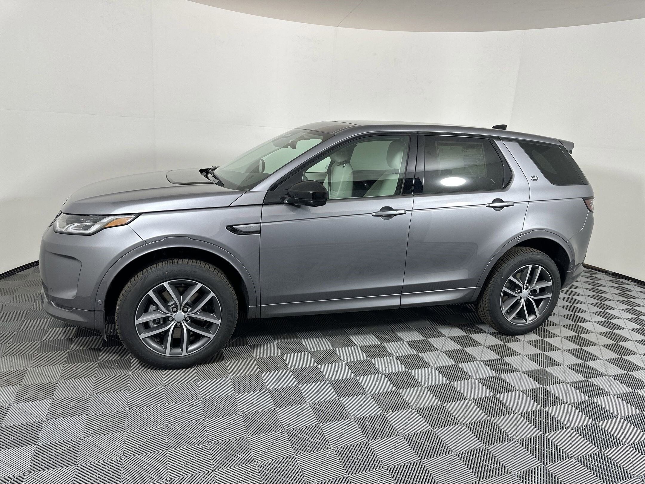 2025 Land Rover Discovery Sport S photo 2