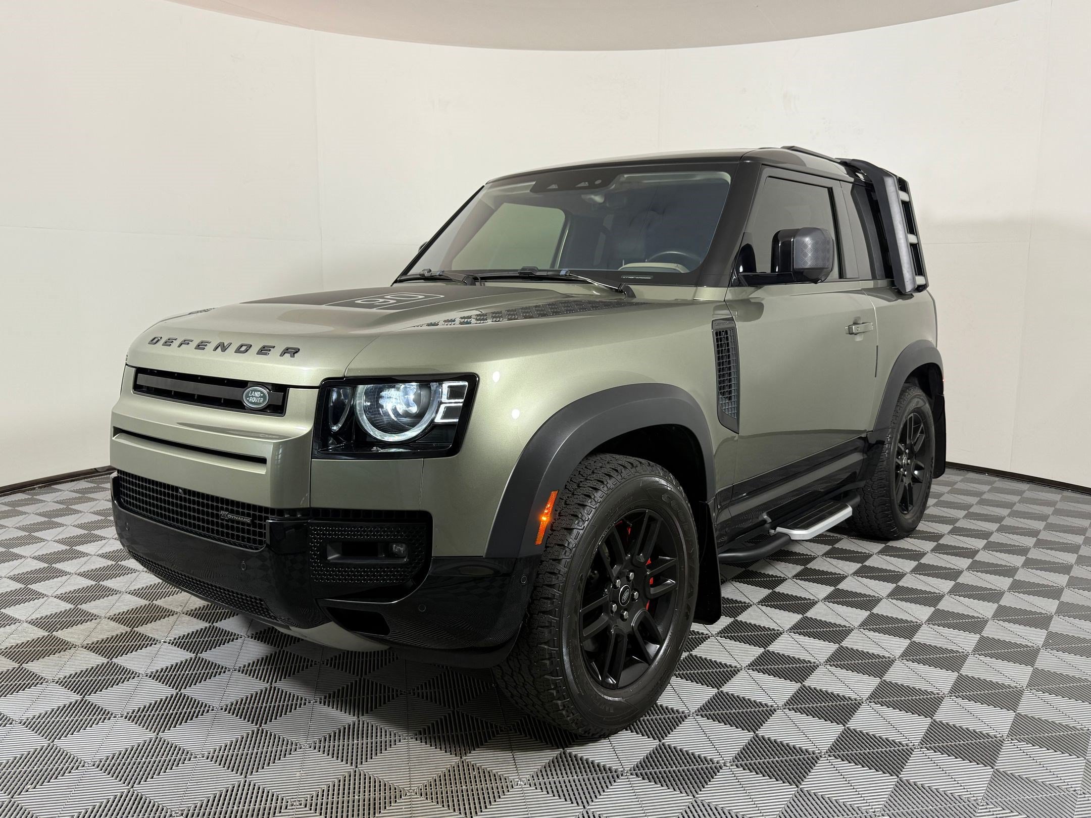 2022 Land Rover Defender X-Dynamic S's photo
