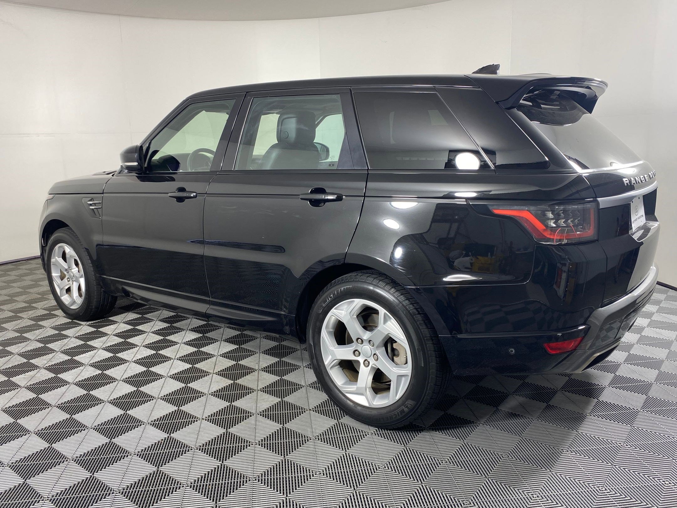 2020 Land Rover Range Rover Sport HSE photo 2