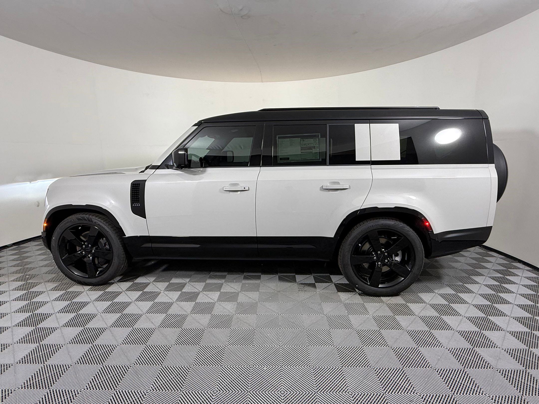2026 Land Rover Defender 130 X-Dynamic SE SUV