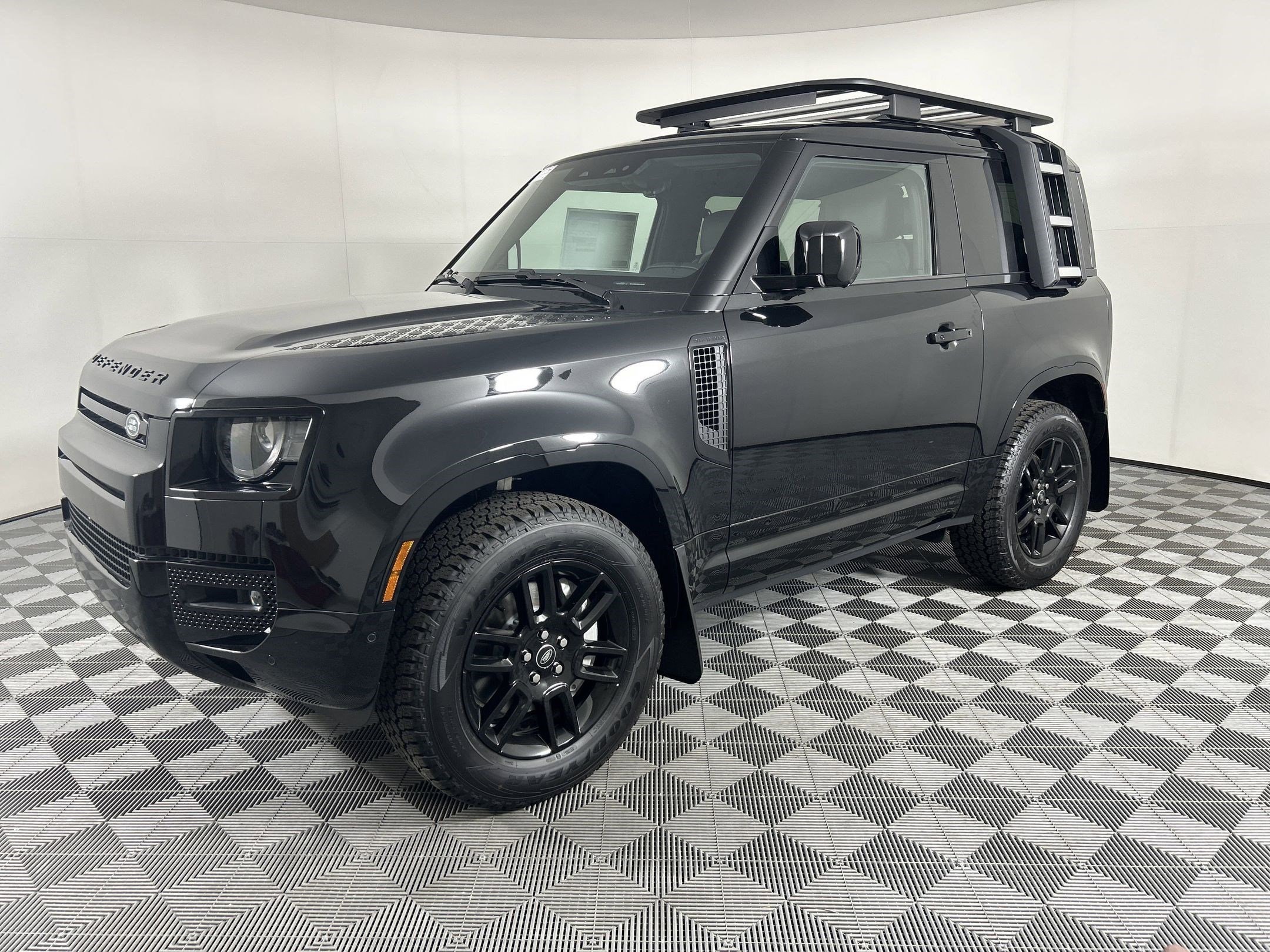 2025 Land Rover Defender X-Dynamic SE's photo