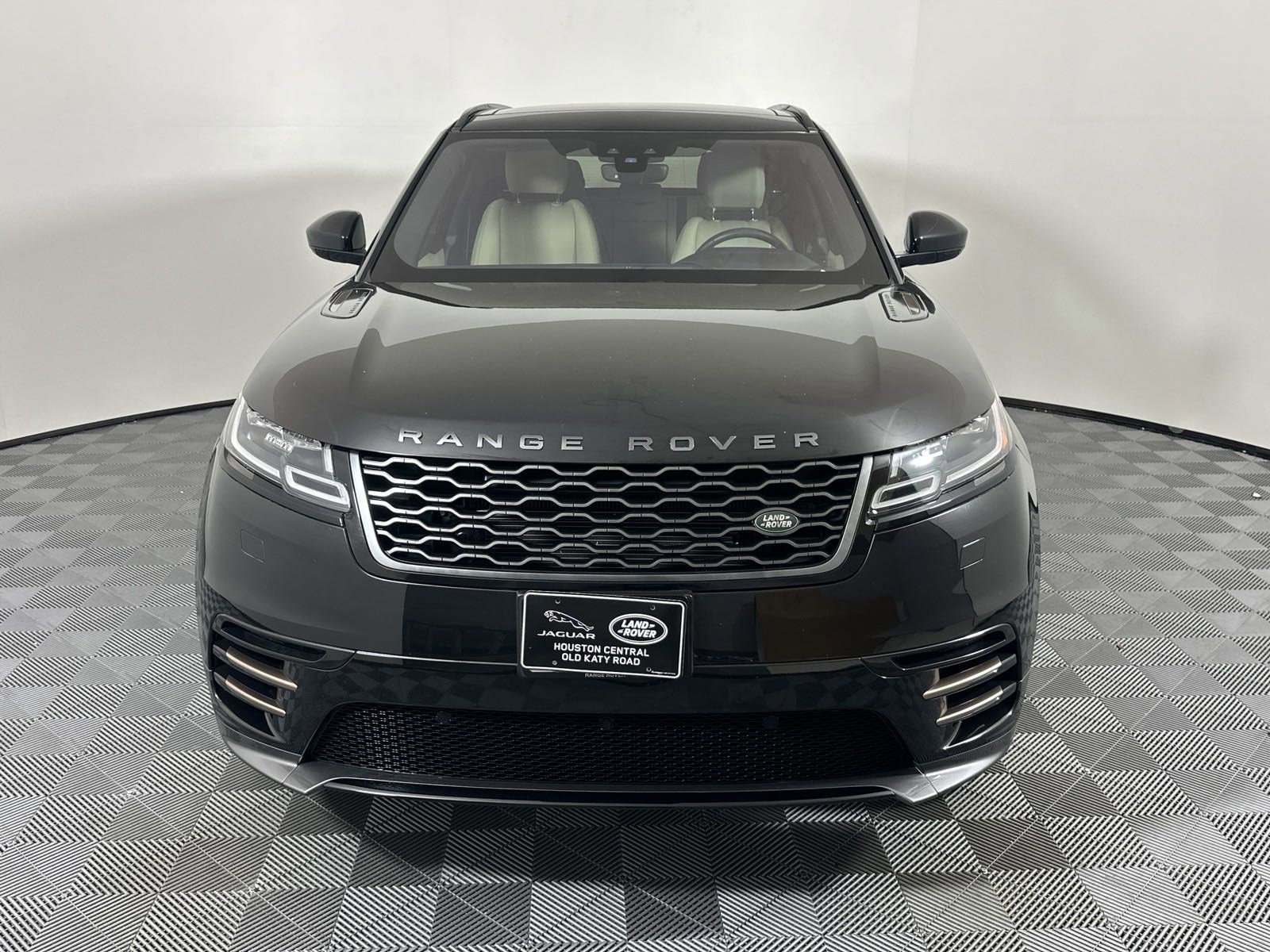 Used 2019 Land Rover Range Rover Velar SE with VIN SALYL2EX8KA209259 for sale in Houston, TX