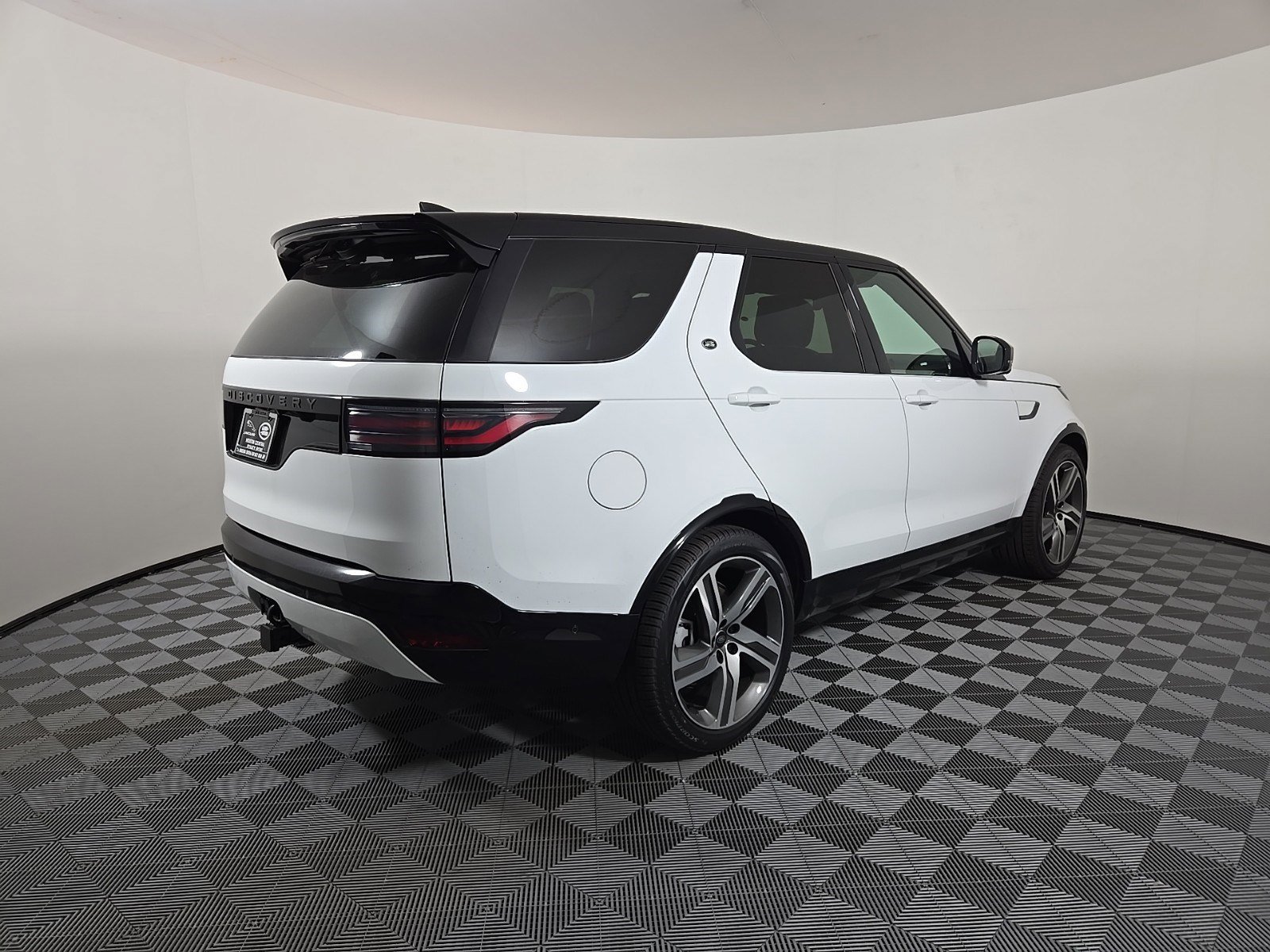 Used 2024 Land Rover Discovery Dynamic SE with VIN SALRL2EX3R2499306 for sale in Houston, TX