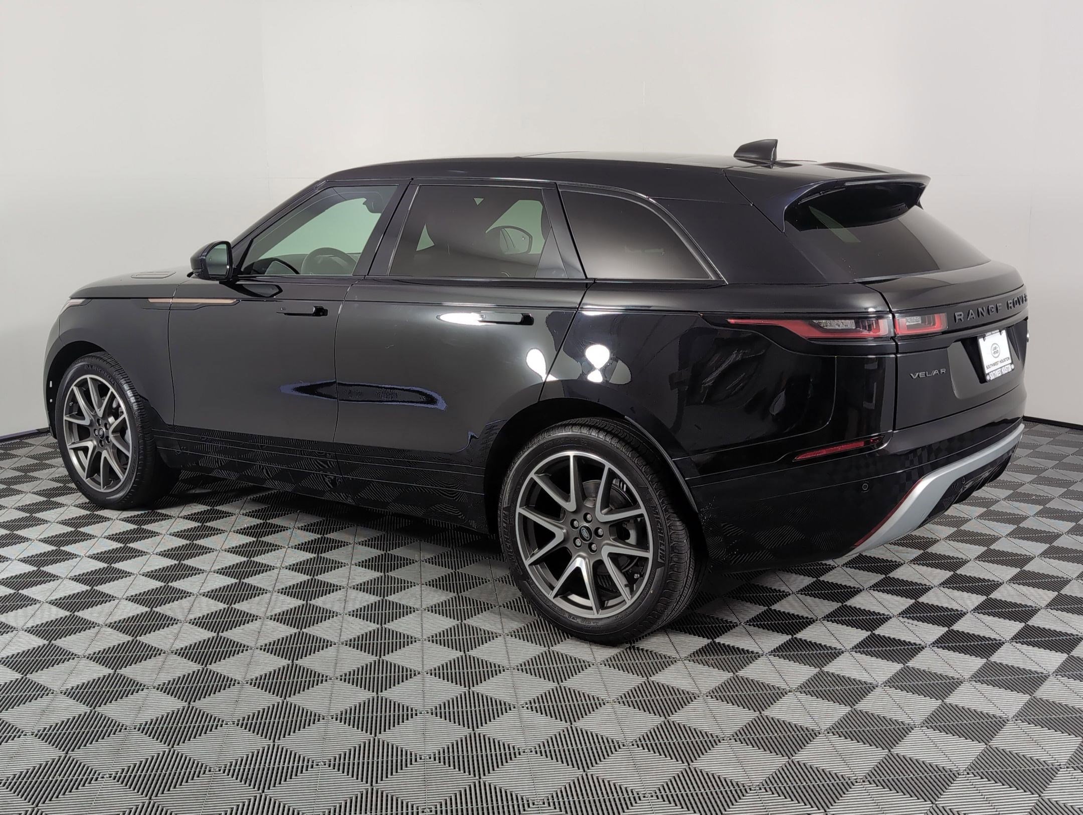 2023 Land Rover Range Rover Velar R-Dynamic S photo 3