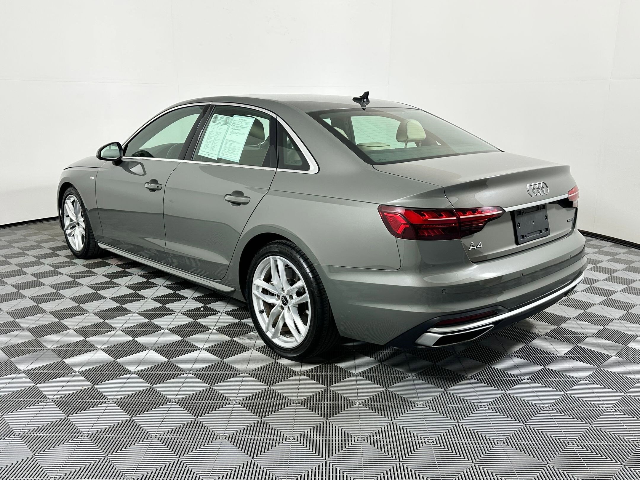 2023 Audi A4 S line Quattro Premium Plus photo 3