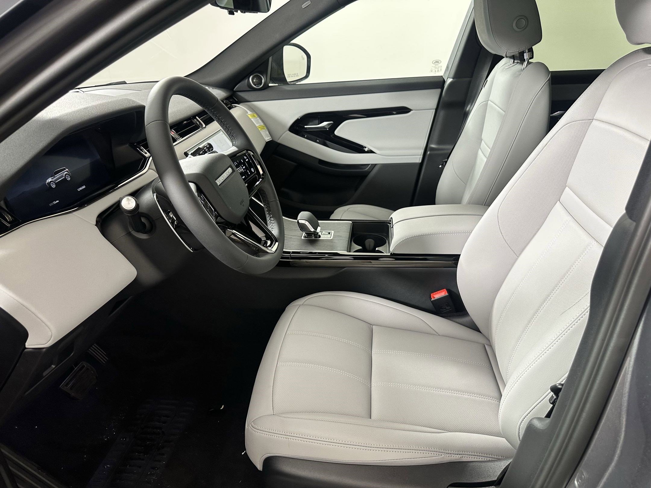 2026 Land Rover Range Rover Evoque S photo 4