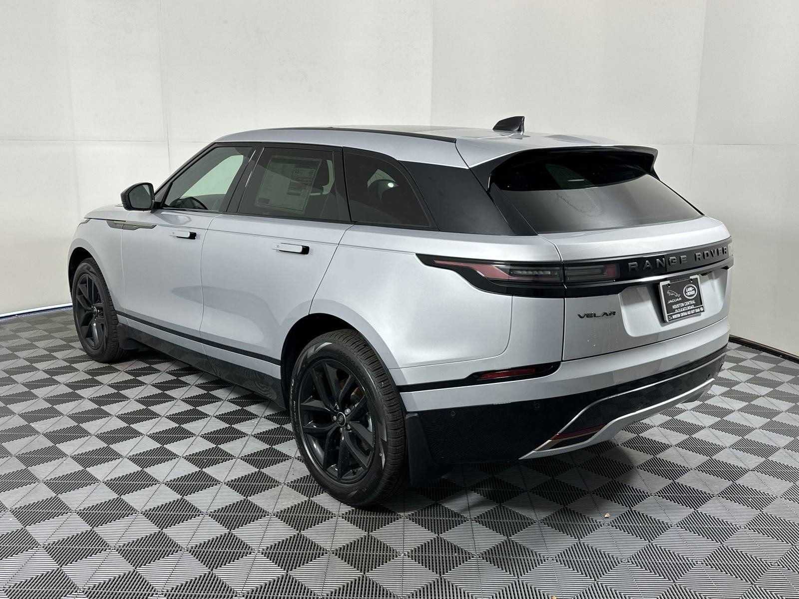 2025 Land Rover Range Rover Velar SE photo 3