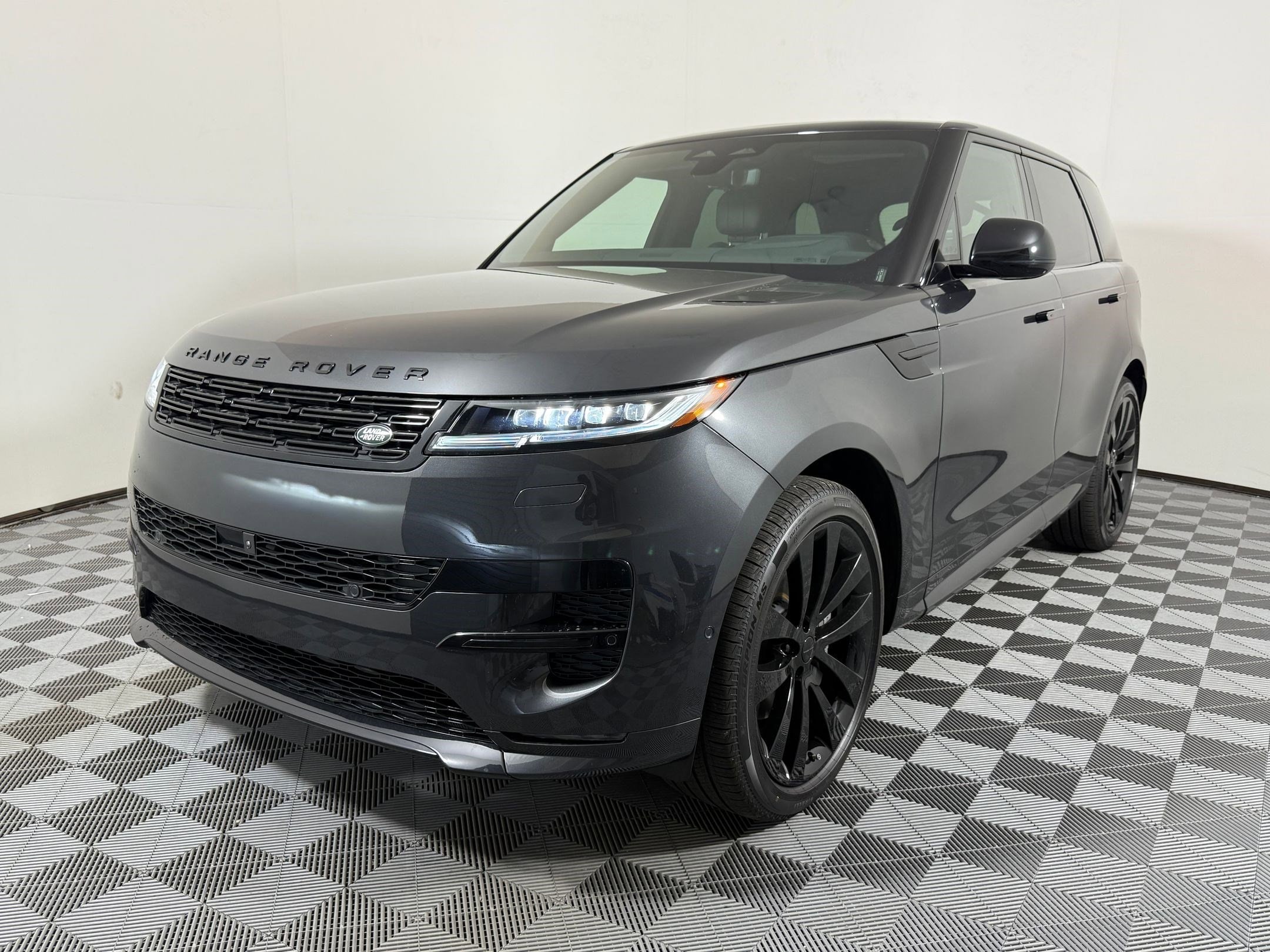 2026 Land Rover Range Rover Sport P400 MHEV Dynamic SE's photo