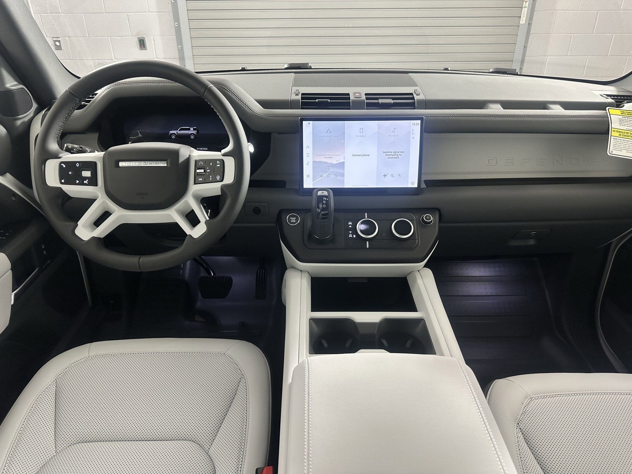 2025 Land Rover Defender S photo 4