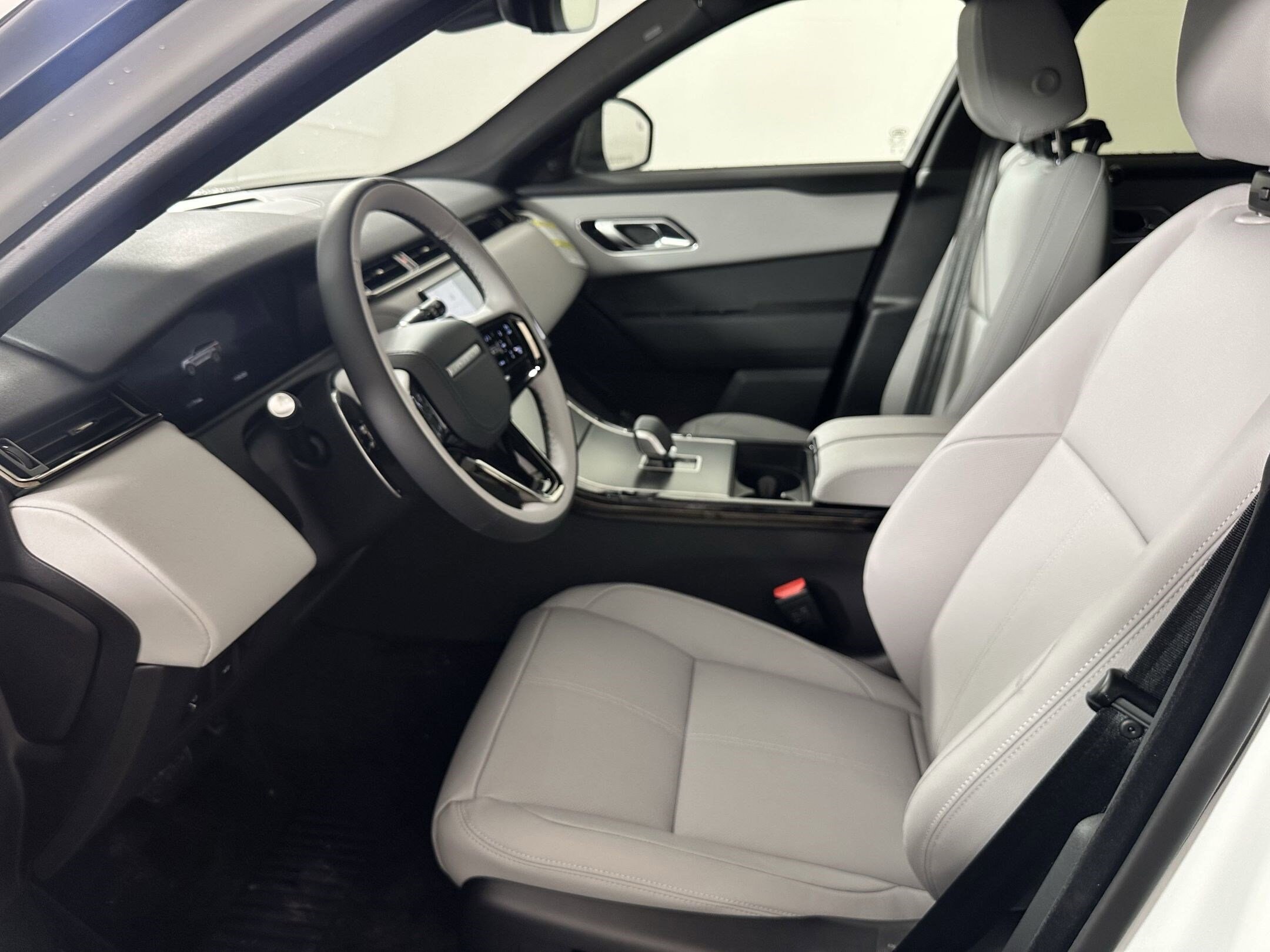 2026 Land Rover Range Rover Velar S photo 3