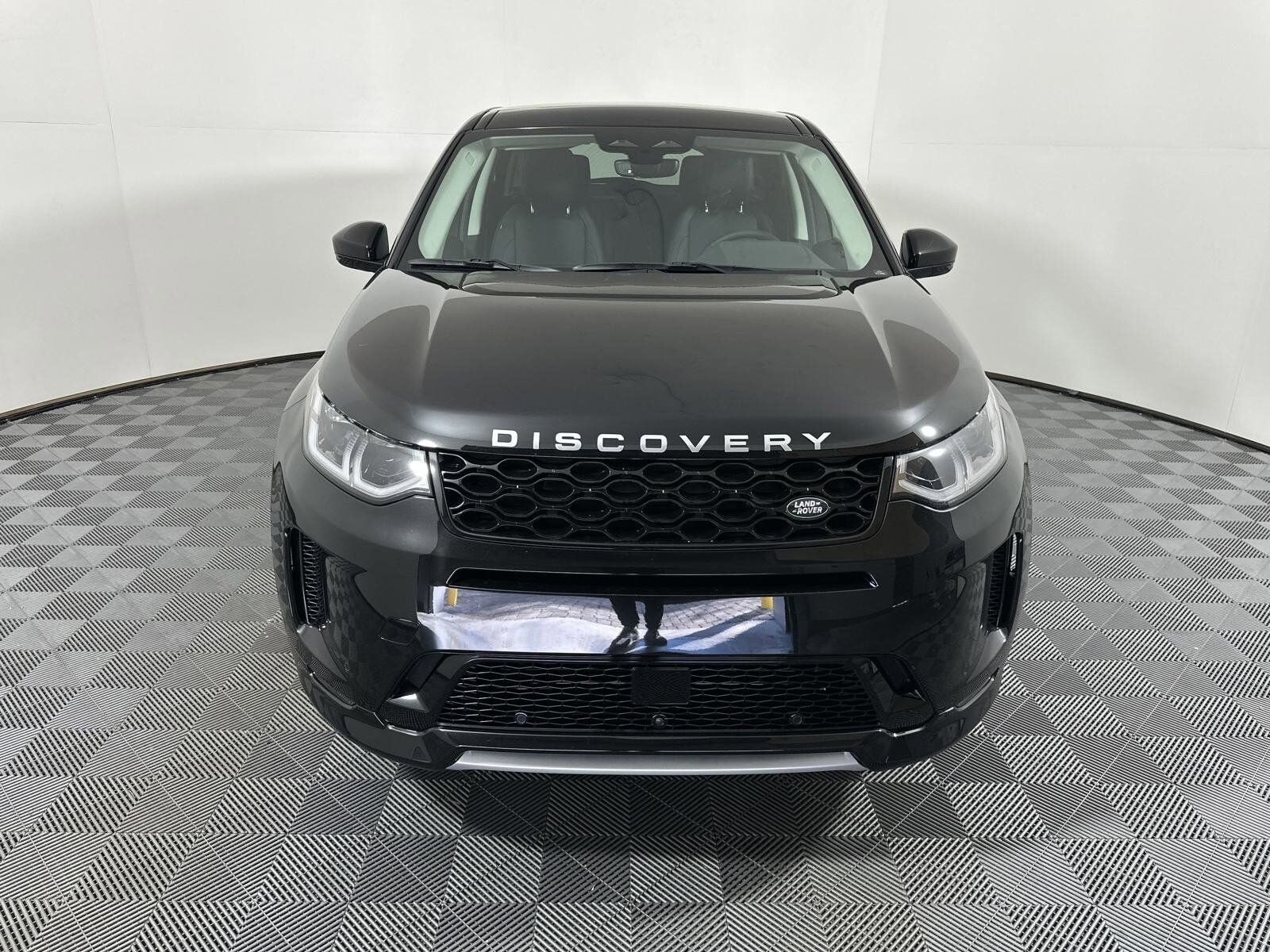 2025 Land Rover Discovery Sport S photo 2