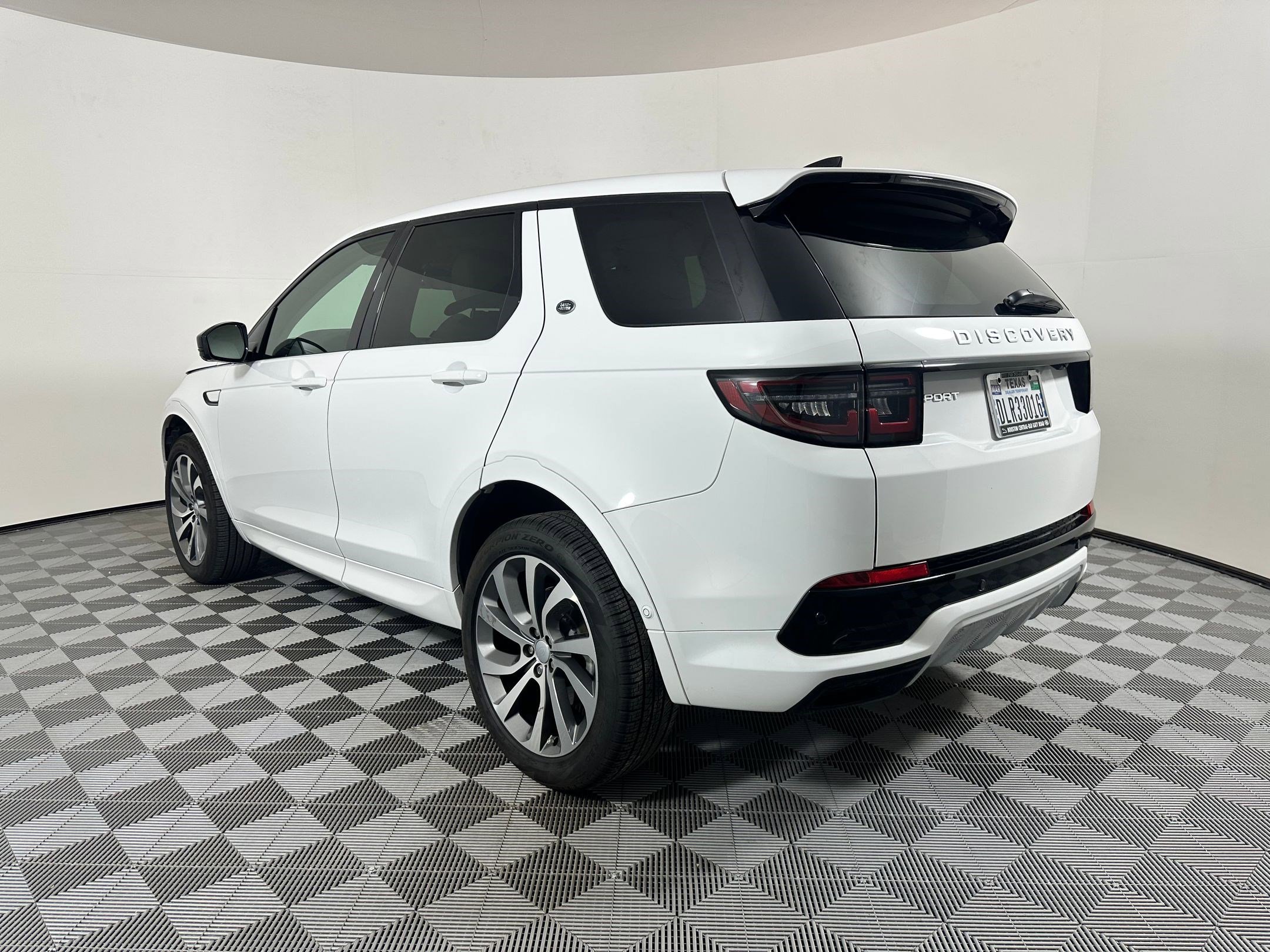 2025 Land Rover Discovery Sport S photo 3
