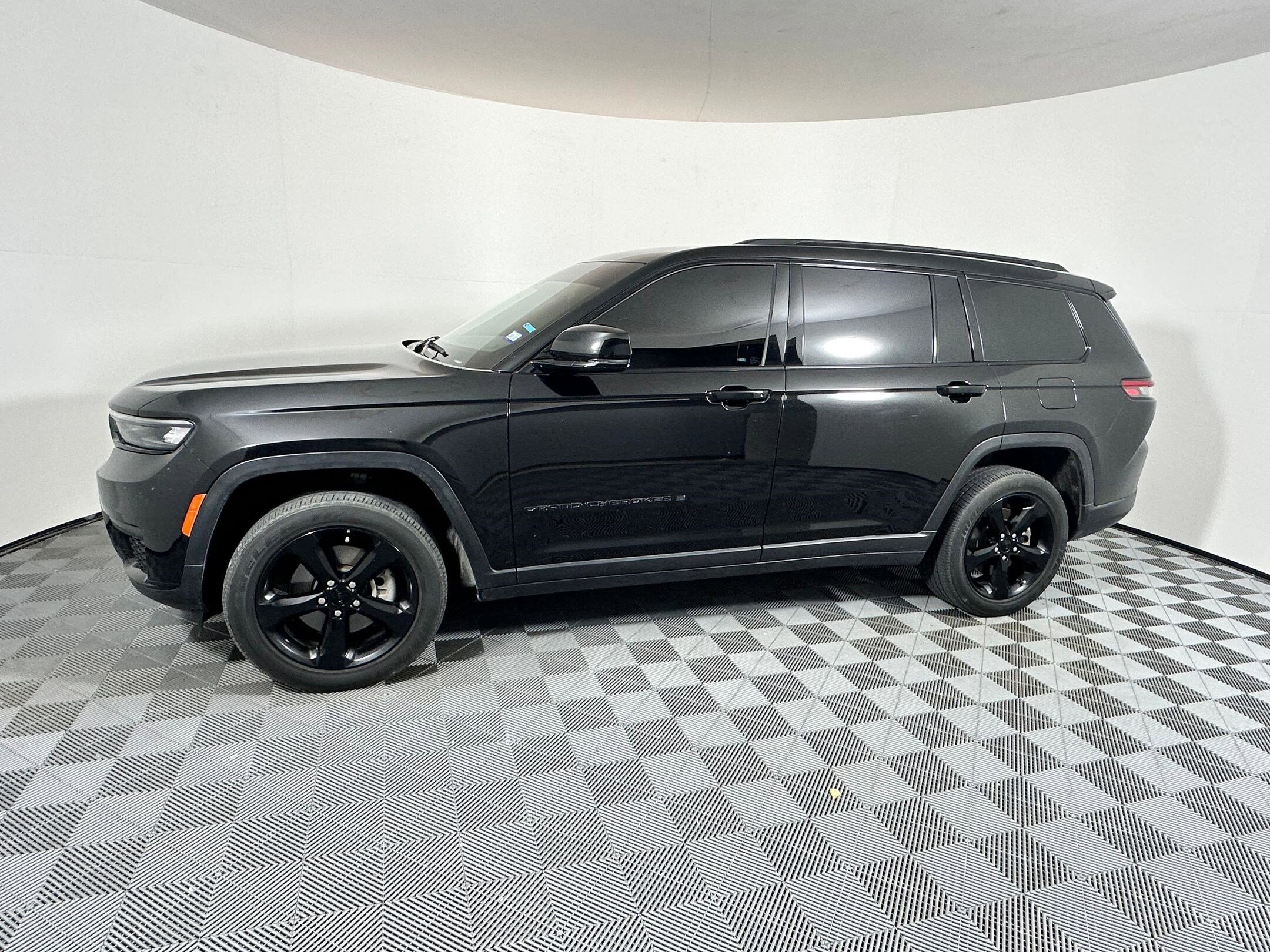 2023 Jeep Grand Cherokee Altitude photo 2