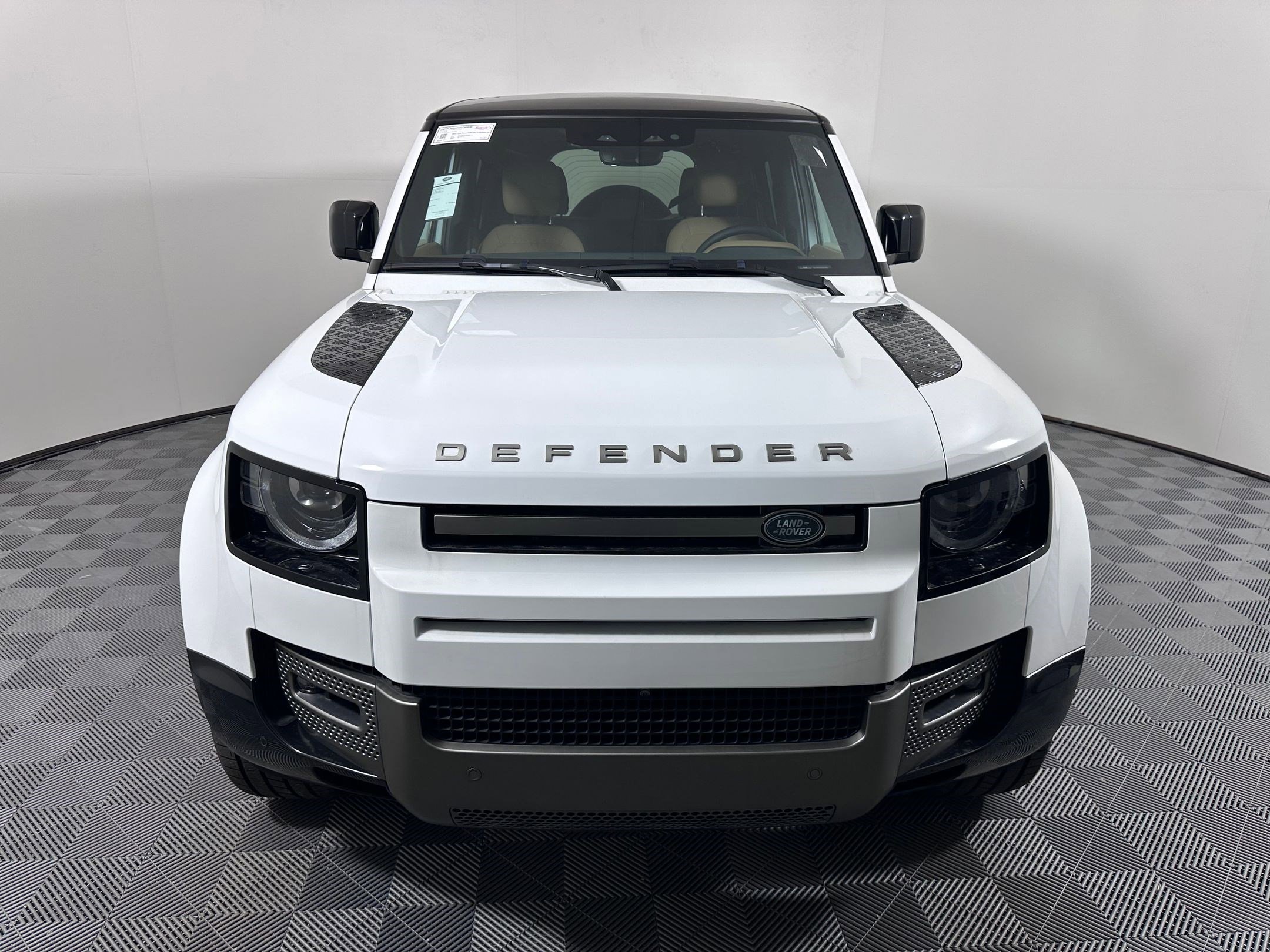 2025 Land Rover Defender 110 X-Dynamic SE photo 4