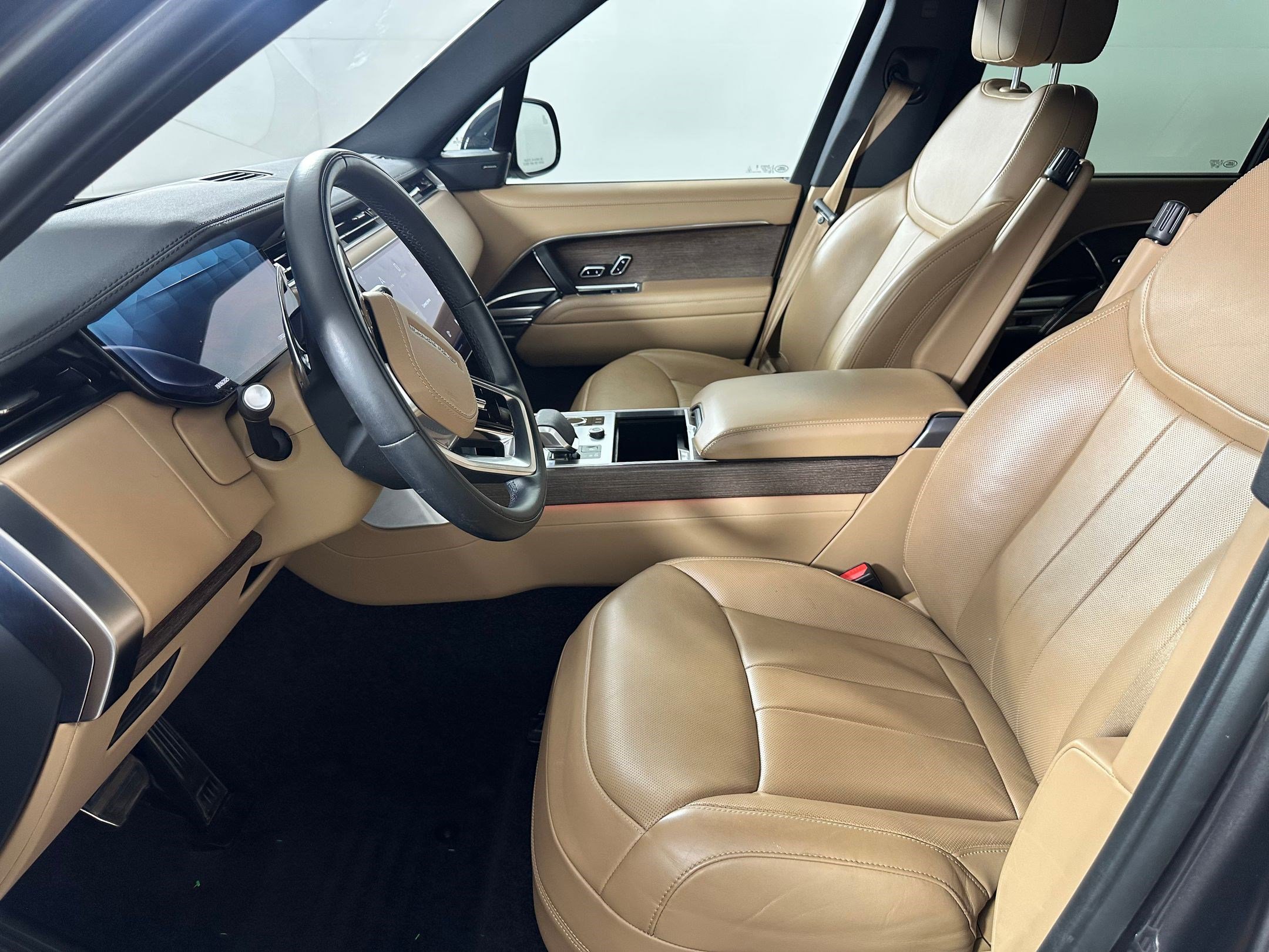 2023 Land Rover Range Rover SE photo 3