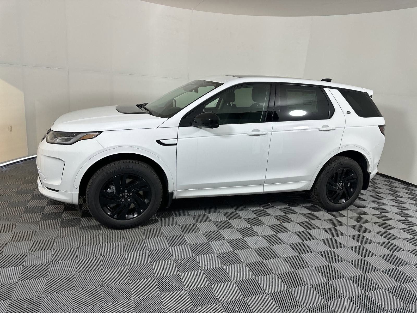 2025 Land Rover Discovery Sport S photo 2